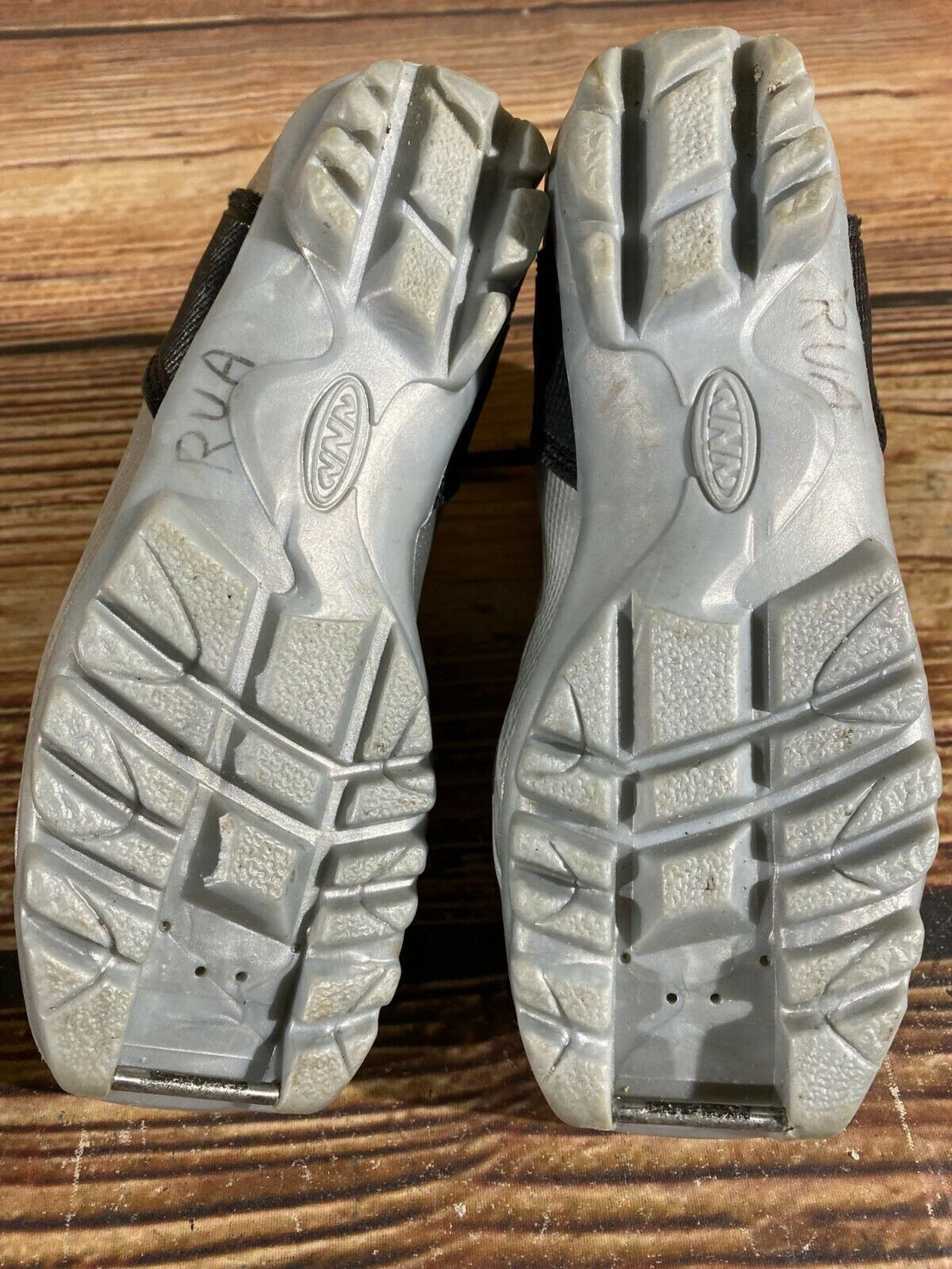 Alpina St10jr  Kids Nordic Cross Country Ski Boots Size EU33 US2 for NNN A-249