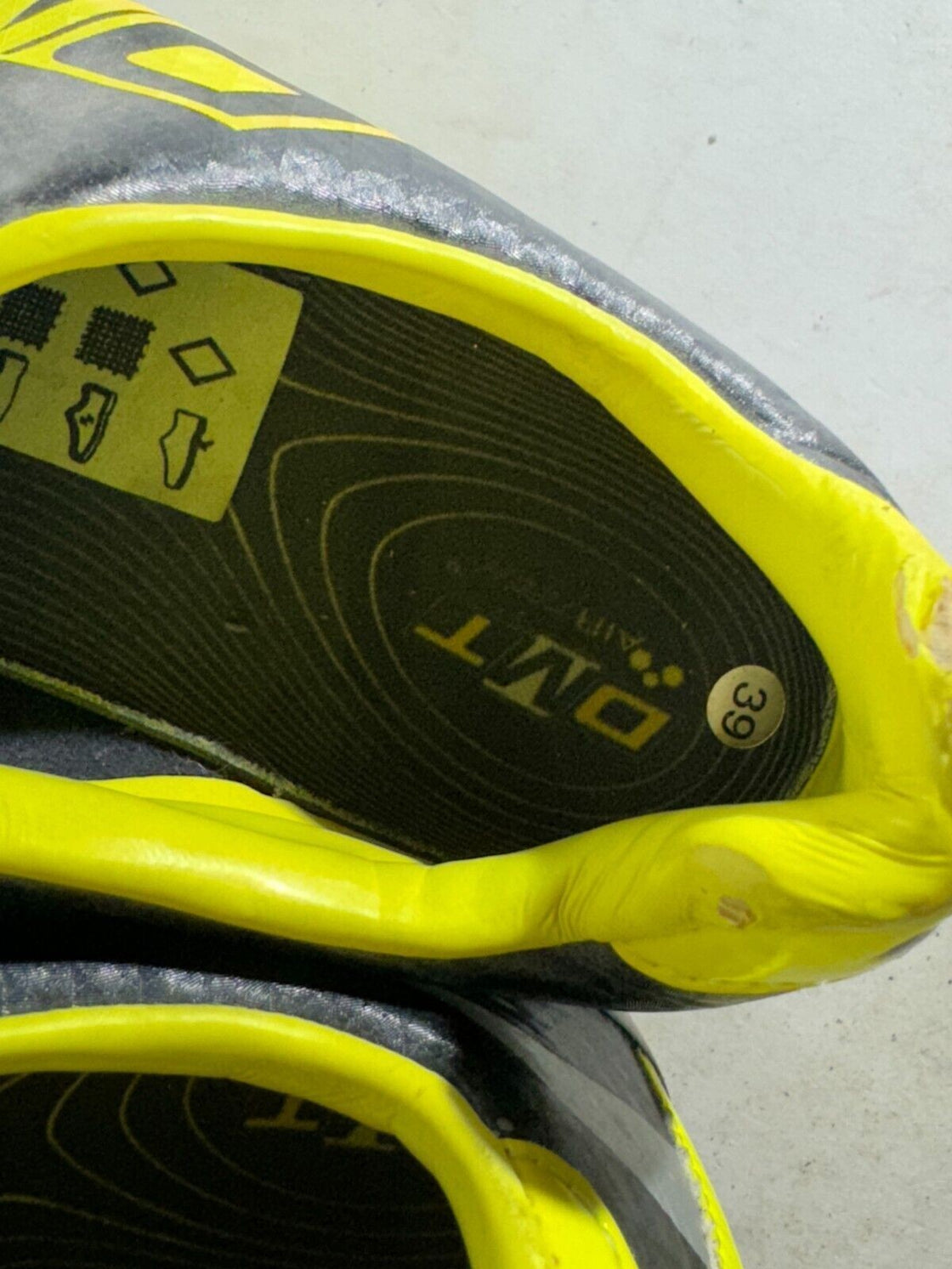 DMT Carbon Cycling Road Shoes EU39 US6 Mondo 246 cs592