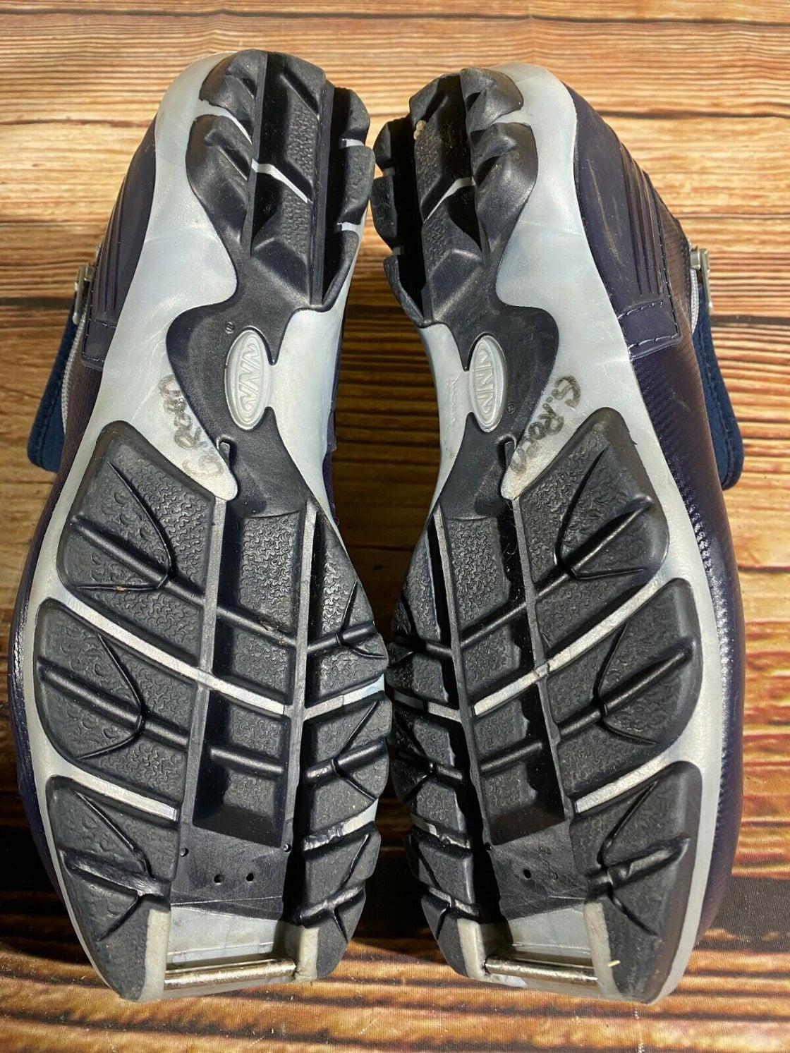 Alpina ST11 Nordic Cross Country Ski Boots Size EU39 US7 for NNN 659