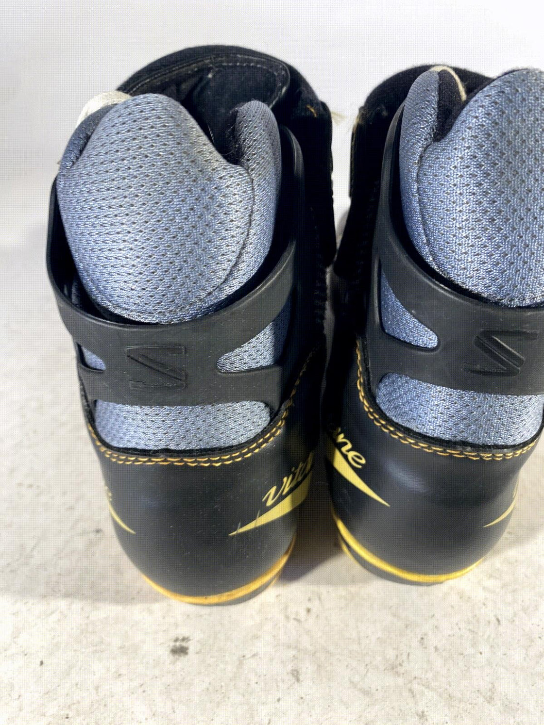 SALOMON Classic Nordic Cross Country Ski Boots Size EU39 US6.5 SNS Profil 2337