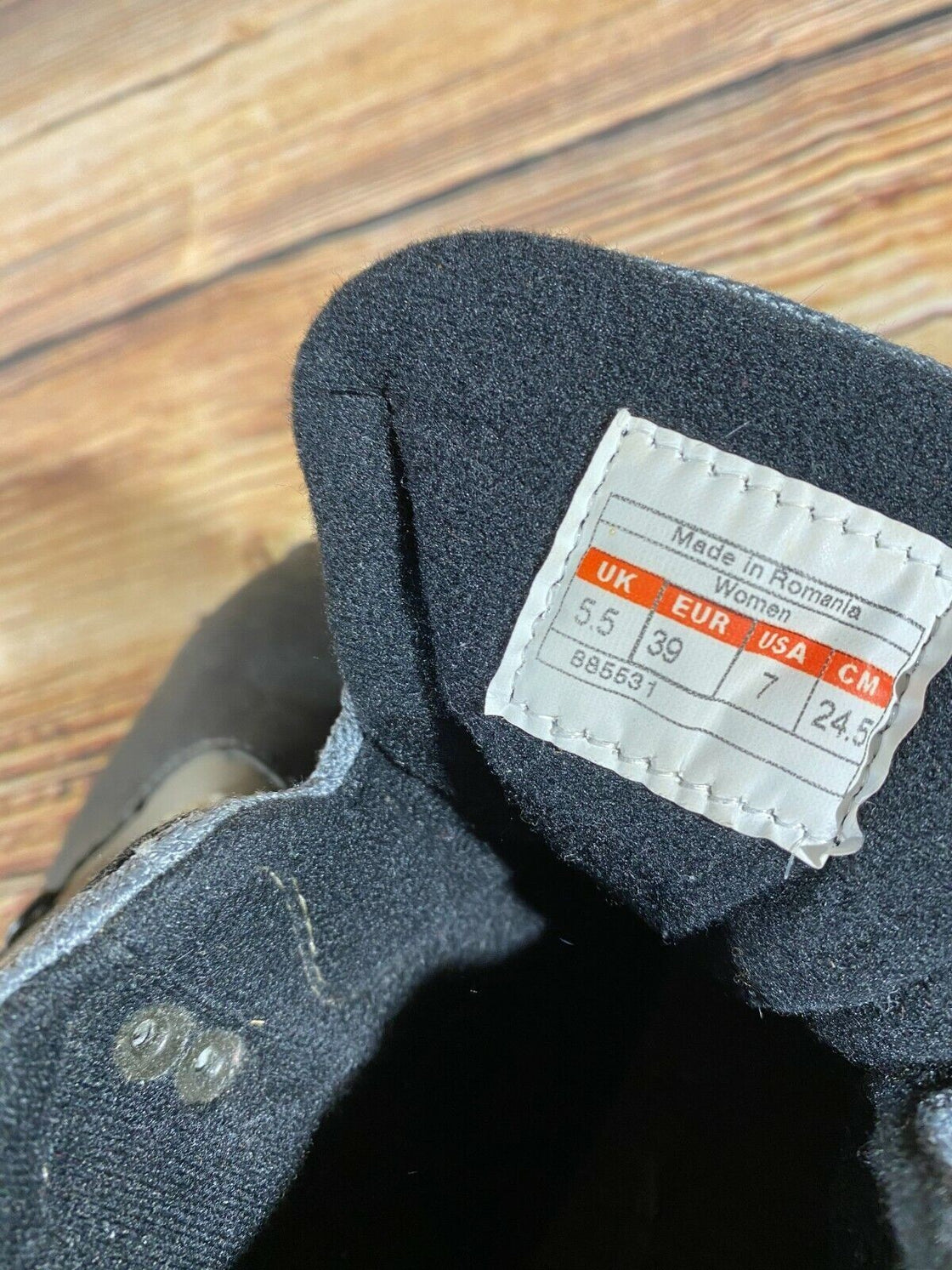 SALOMON Nordic Cross Country Ski Boots Size EU39 US7 SNS profil 2080