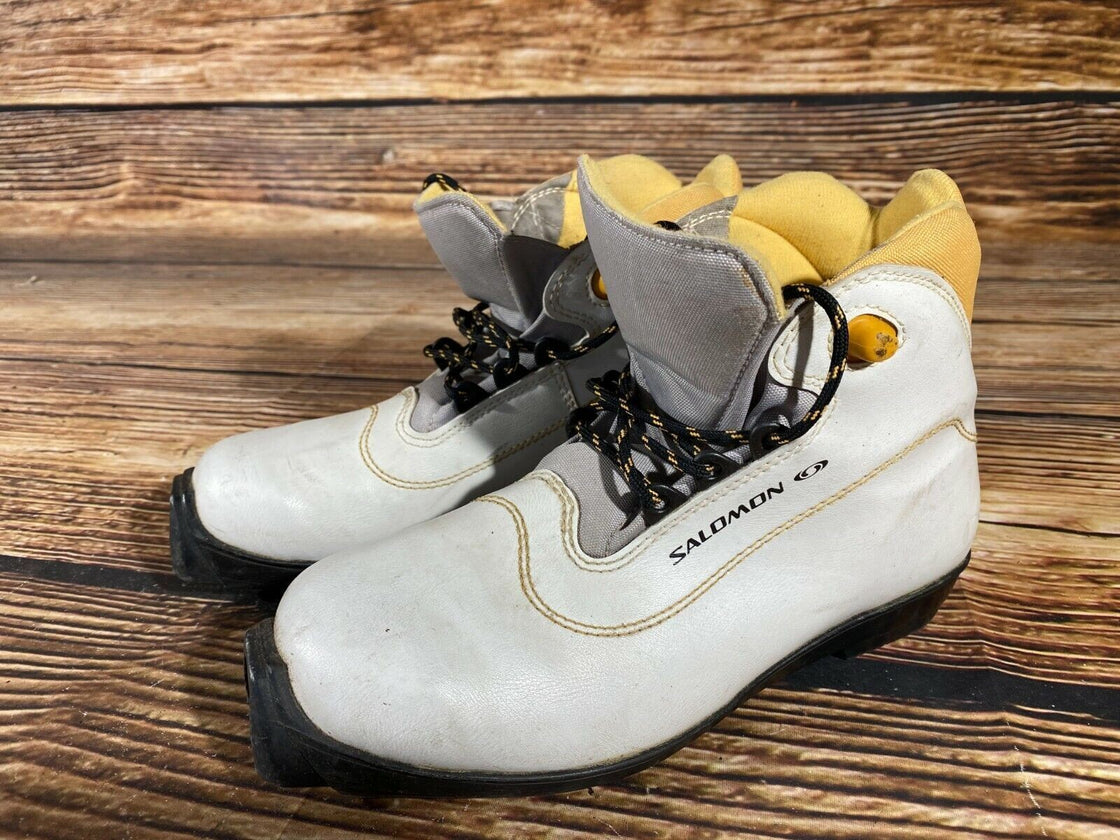 SALOMON Nordic Cross Country Ski Boots Size EU39 US7 SNS profil 2417