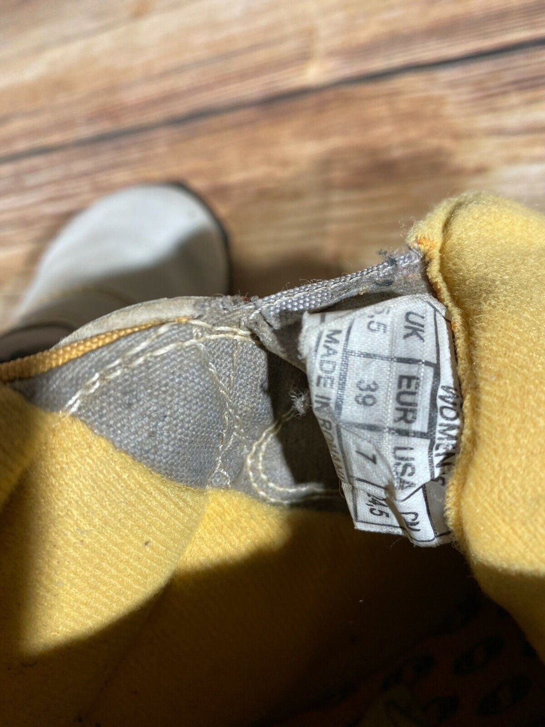 SALOMON Nordic Cross Country Ski Boots Size EU39 US7 SNS profil 2417