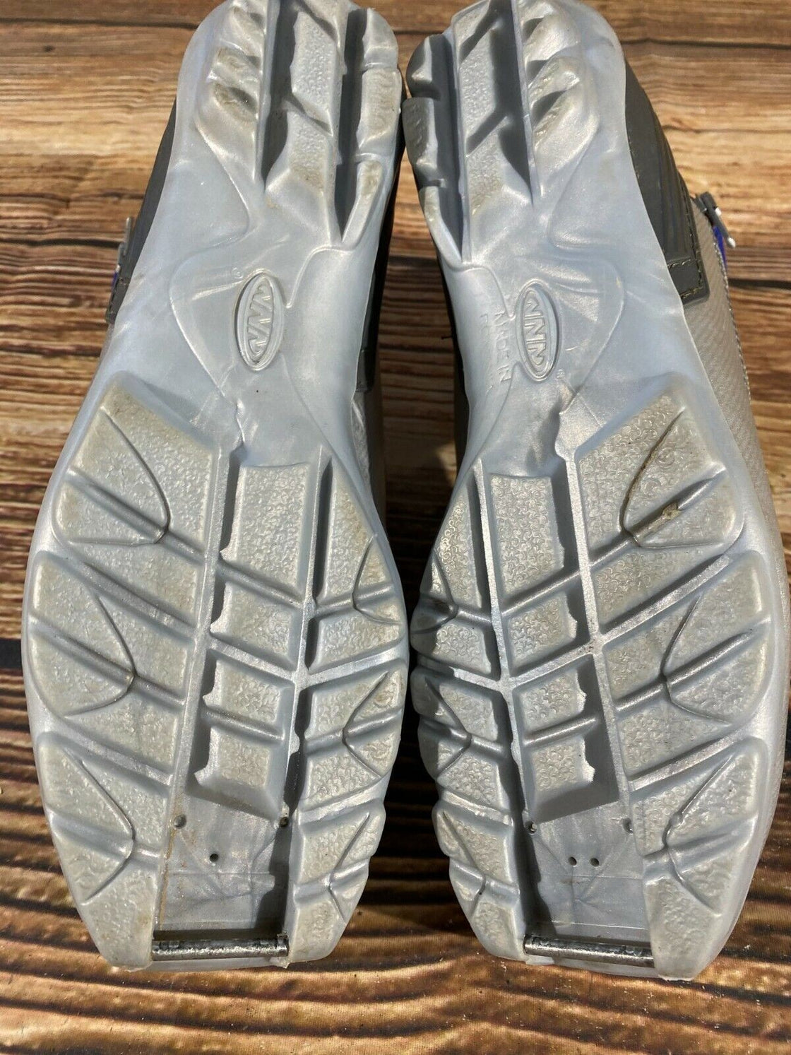 Alpina ST11J Nordic Cross Country Ski Boots Size EU40 US7.5 NNN bindings 714