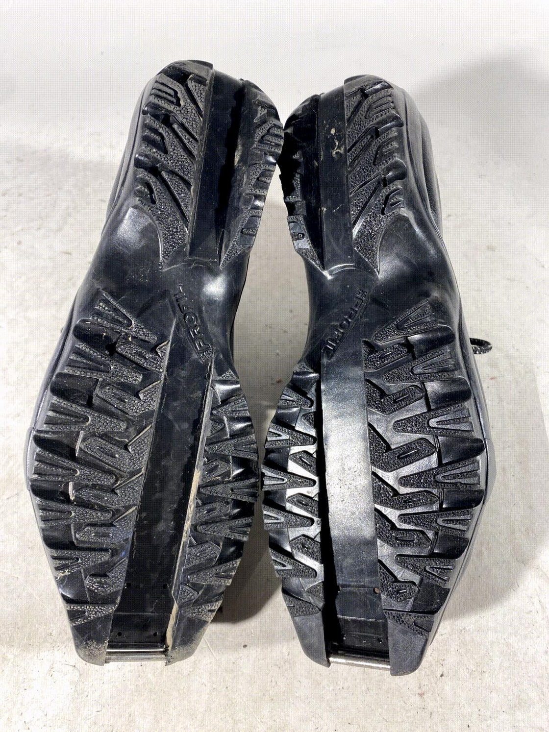 SALOMON Classic Nordic Cross Country Ski Boots Size EU38 US6.5 SNS Profil 2143