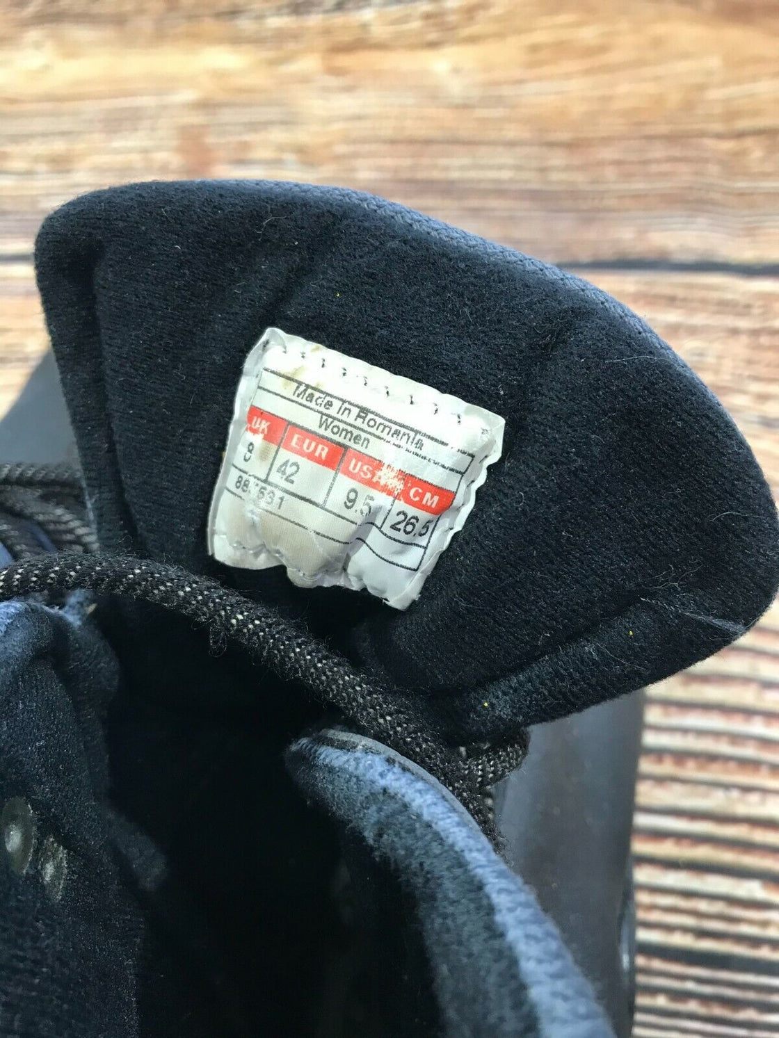 SALOMON Classic Cross Country Ski Boots Size EU42 US9.5 SNS Profil 2328