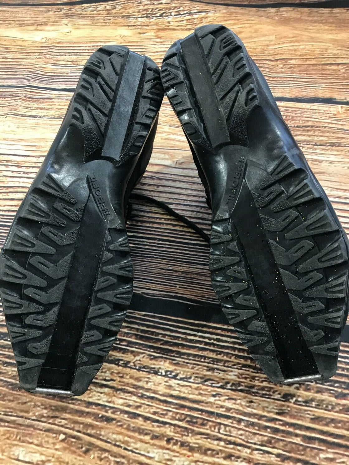 SALOMON Classic Cross Country Ski Boots Size EU42 US9.5 SNS Profil 2328