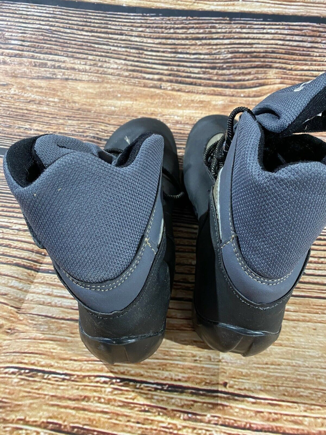 SALOMON Cross Country Ski Boots Size EU42 US8.5 SNS Profil 2318