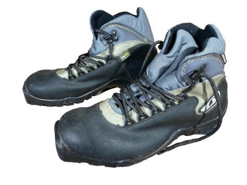 SALOMON Classic Nordic Cross Country Ski Boots Size EU40 US8 SNS profil 2140