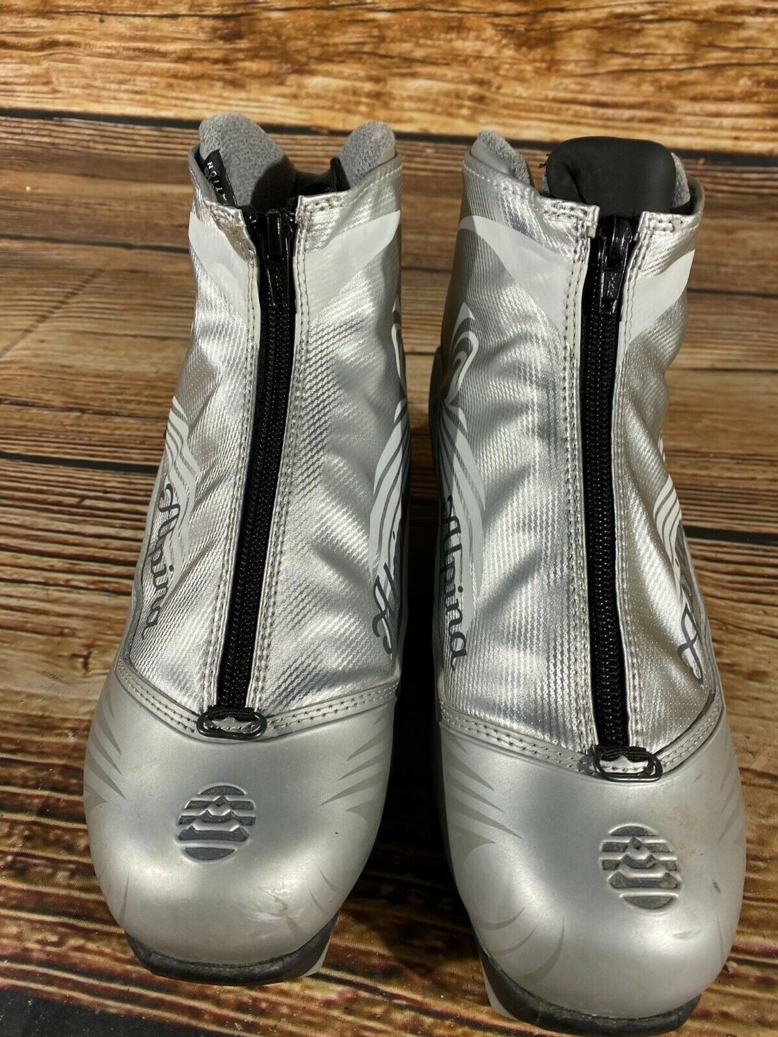 Alpina Eve28G Nordic Cross Country Ski Boots Size EU40 US7.5 NNN bindings 617