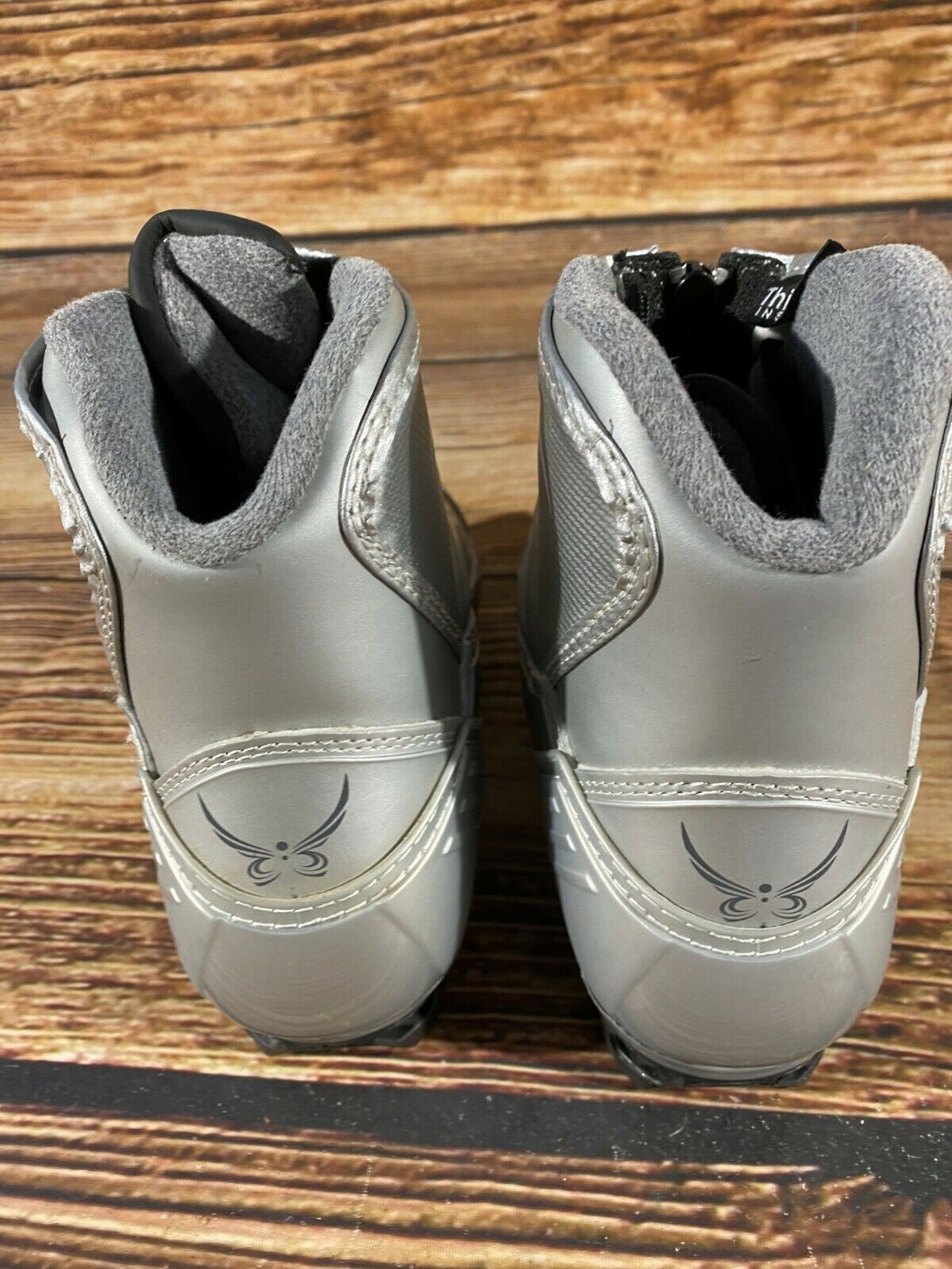 Alpina Eve28G Nordic Cross Country Ski Boots Size EU40 US7.5 NNN bindings 617