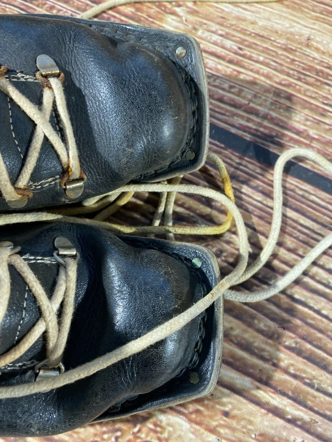 DALEX Vintage Cross Country Ski Boots Kandahar Cable Bindings EU36 US4  KL32