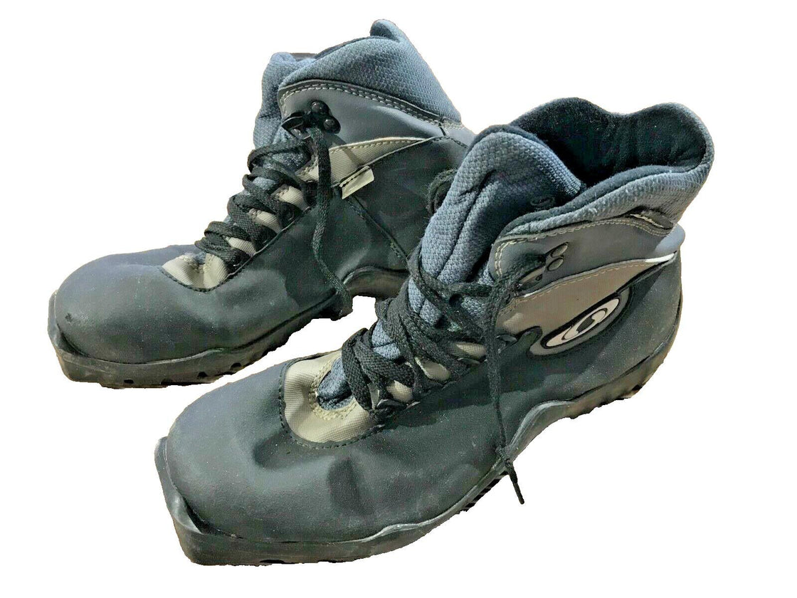 SALOMON Nordic Cross Country Ski Boots Size EU39 US7 SNS Profil 2338