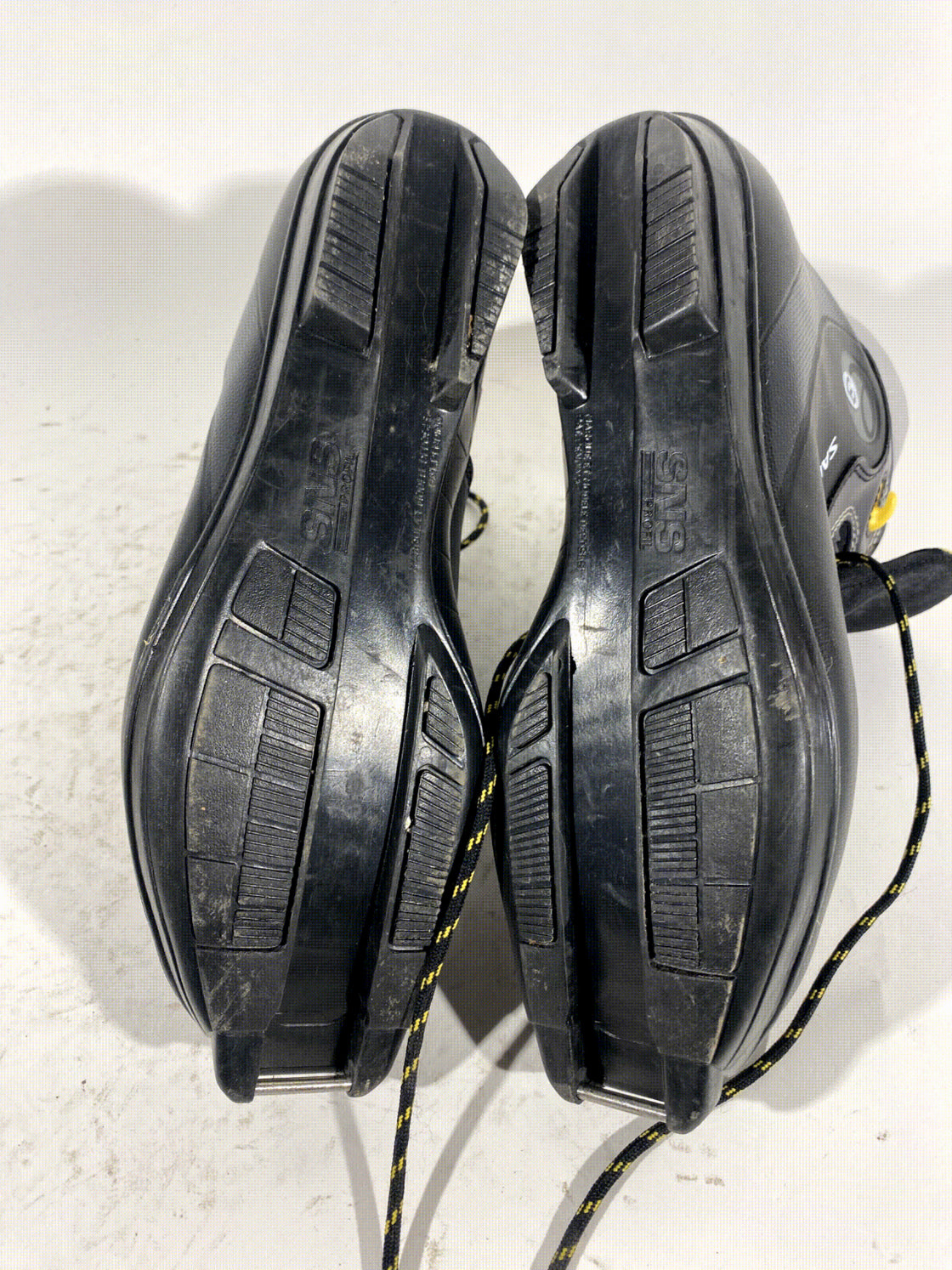 SALOMON Nordic Cross Country Ski Boots Size EU40 US7.5 SNS profil 1403