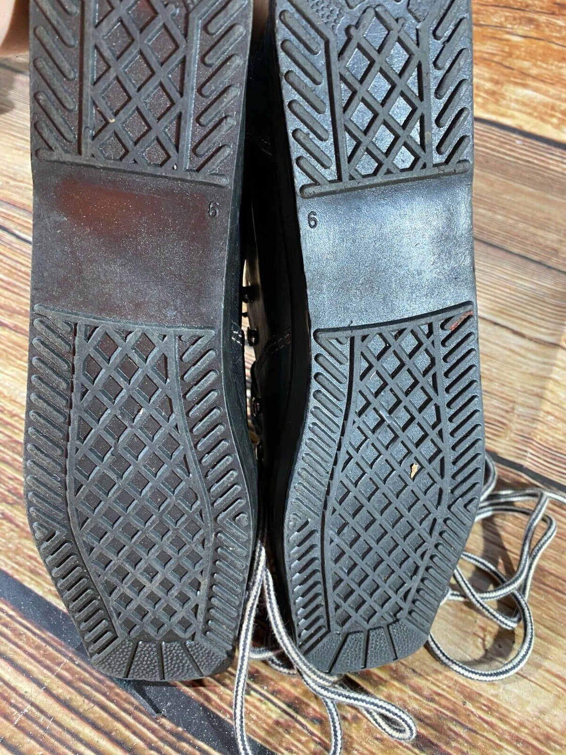 Vintage Alpine Ski Boots Downhill Skiing US9.5 UK9 Mondo 275 Cable Binding KL99