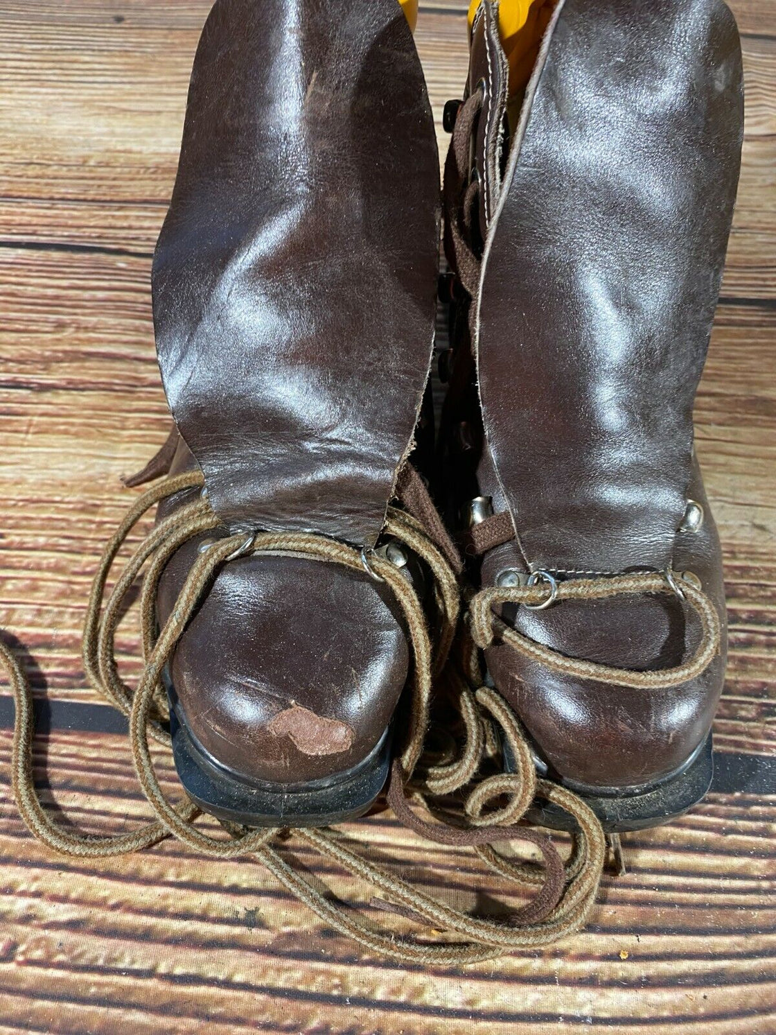 Vintage Alpine Ski Boots Skiing EU39 US6 UK5.5 Mondo 248 Cable Bindings KL102