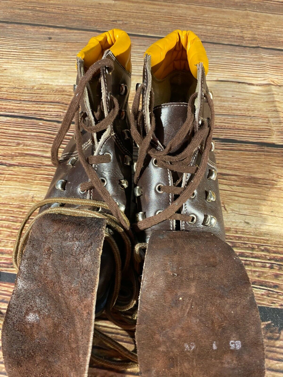 Vintage Alpine Ski Boots Skiing EU39 US6 UK5.5 Mondo 248 Cable Bindings KL102