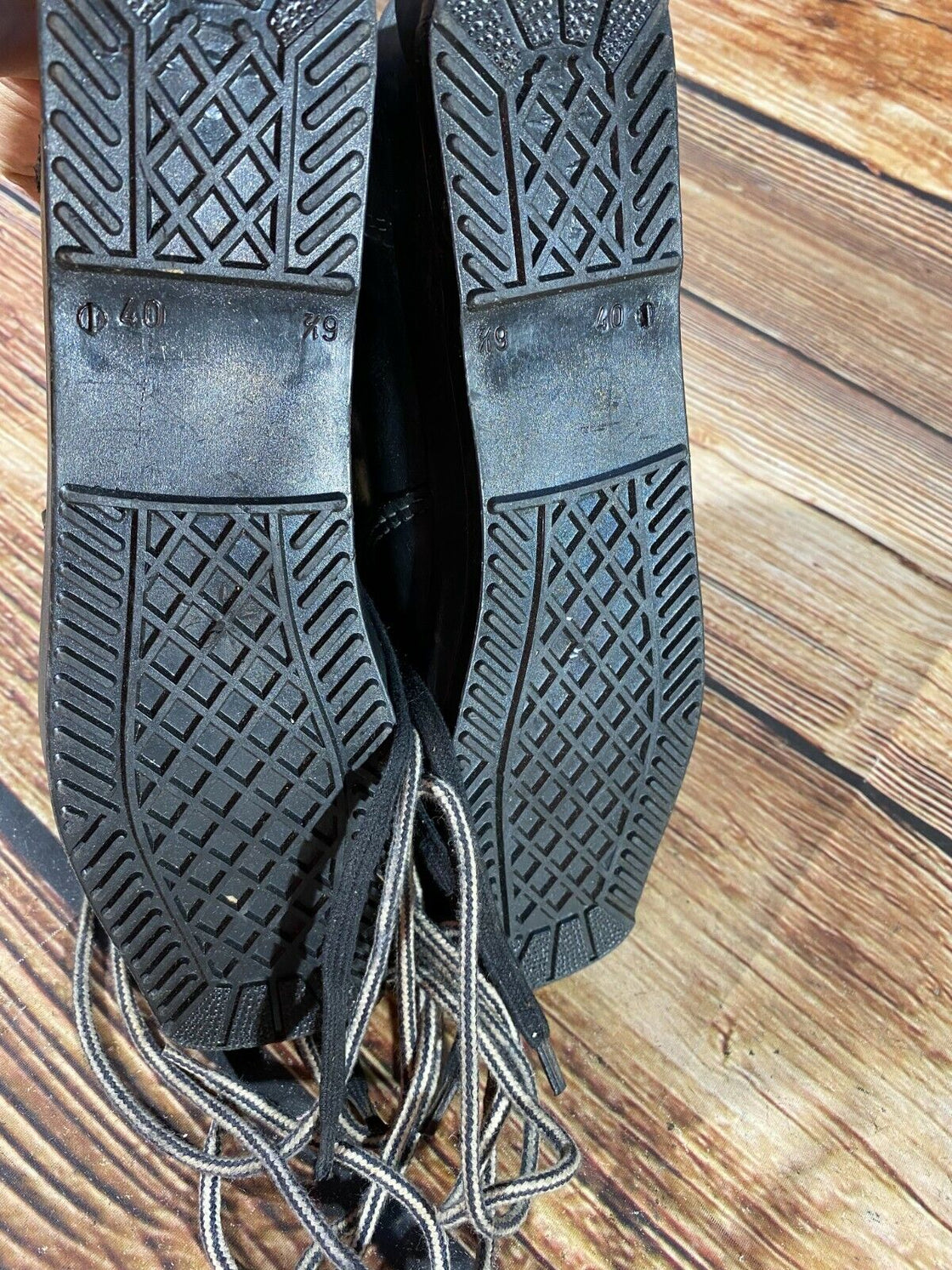 Vintage Alpine Ski Boots Skiing EU40 US7 UK6.5 Mondo 255 Cable Bindings KL104