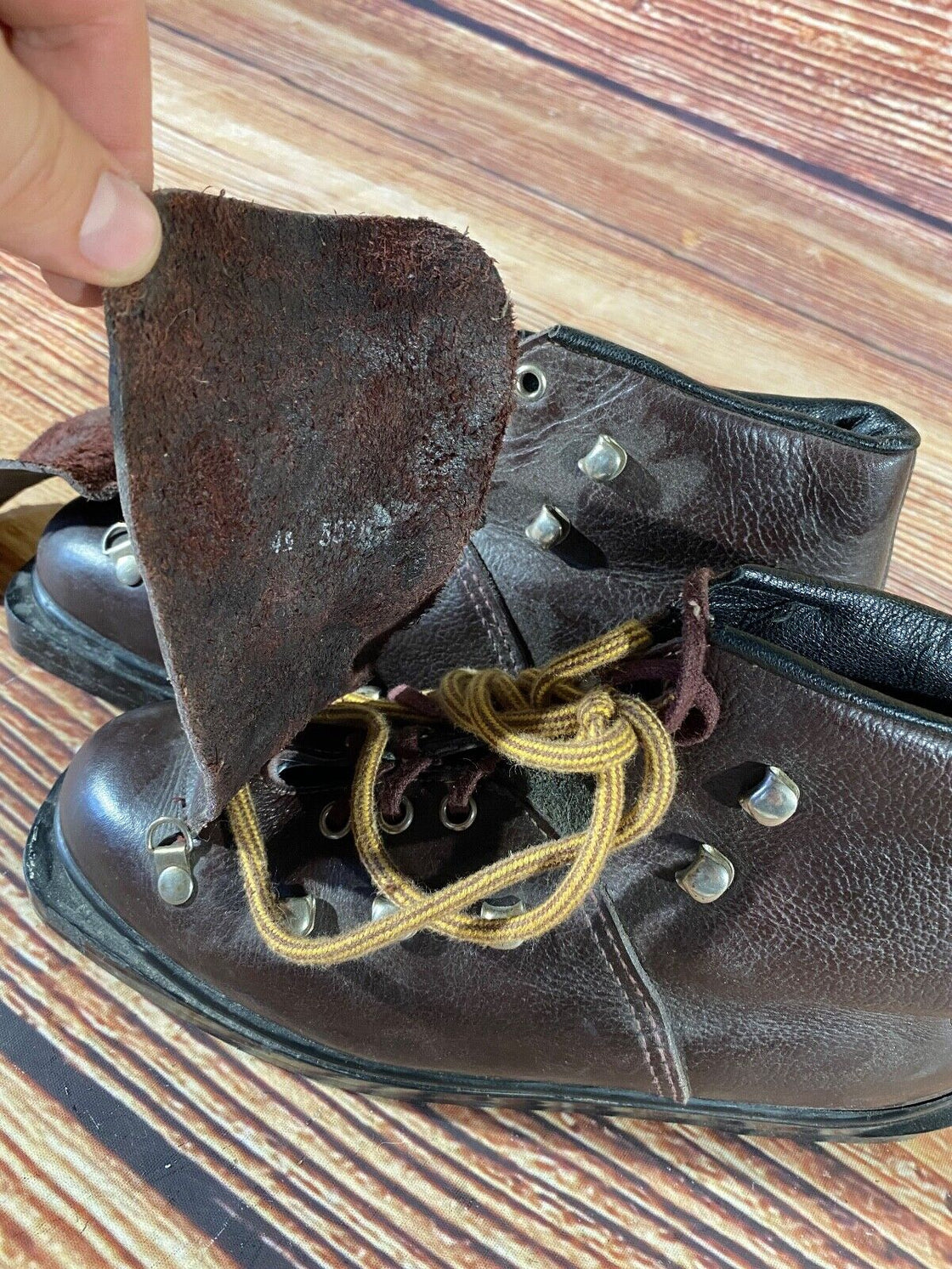 Vintage Alpine Ski Boots Skiing US5.5 UK4.5 Mondo 243 Cable Bindings KL135