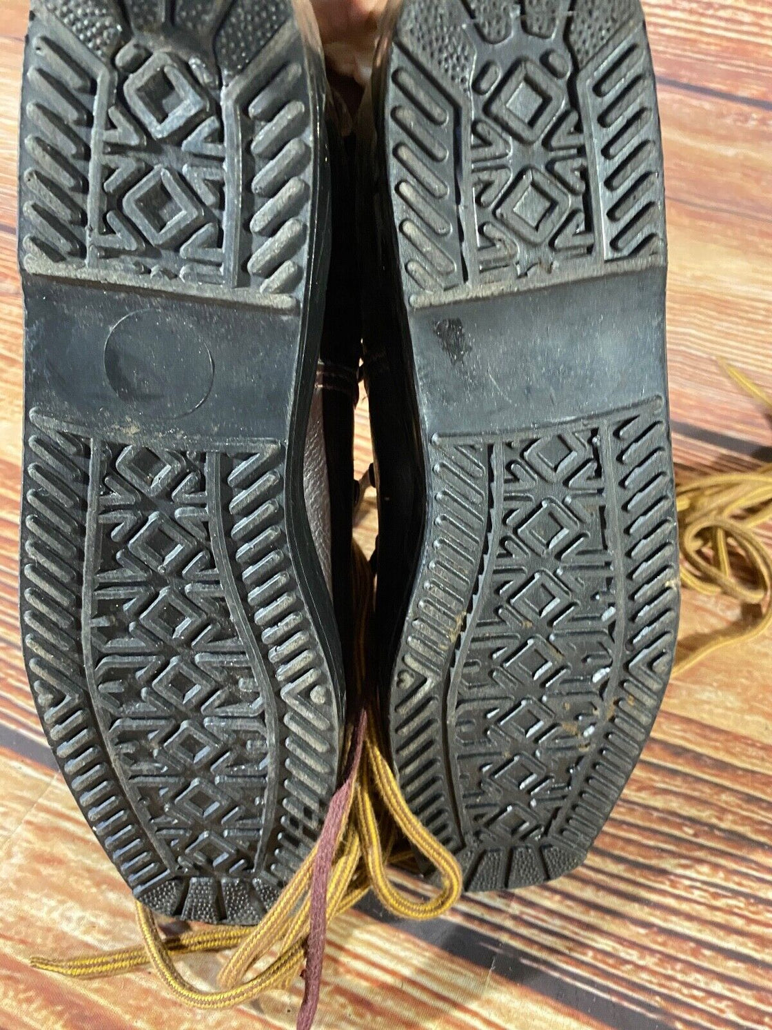 Vintage Alpine Ski Boots Skiing US5.5 UK4.5 Mondo 243 Cable Bindings KL135