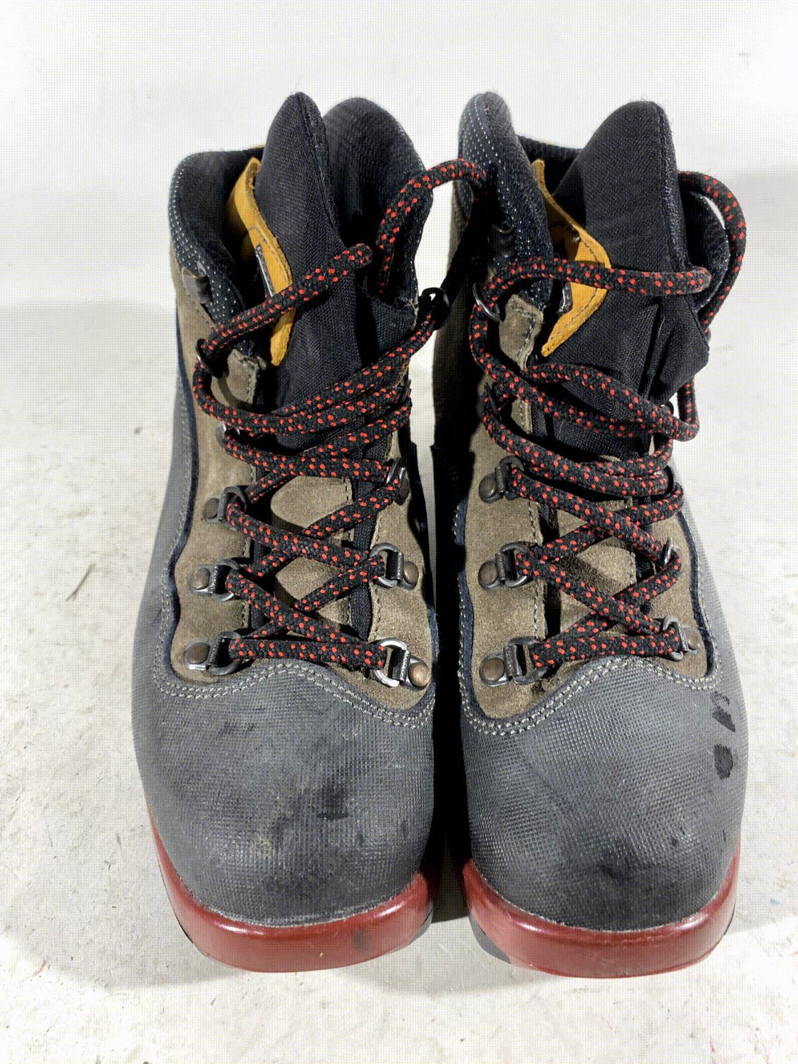 Garmont Touring Back Country Nordic Ski Boots Size EU39.5 US6.5 NNN BC 184