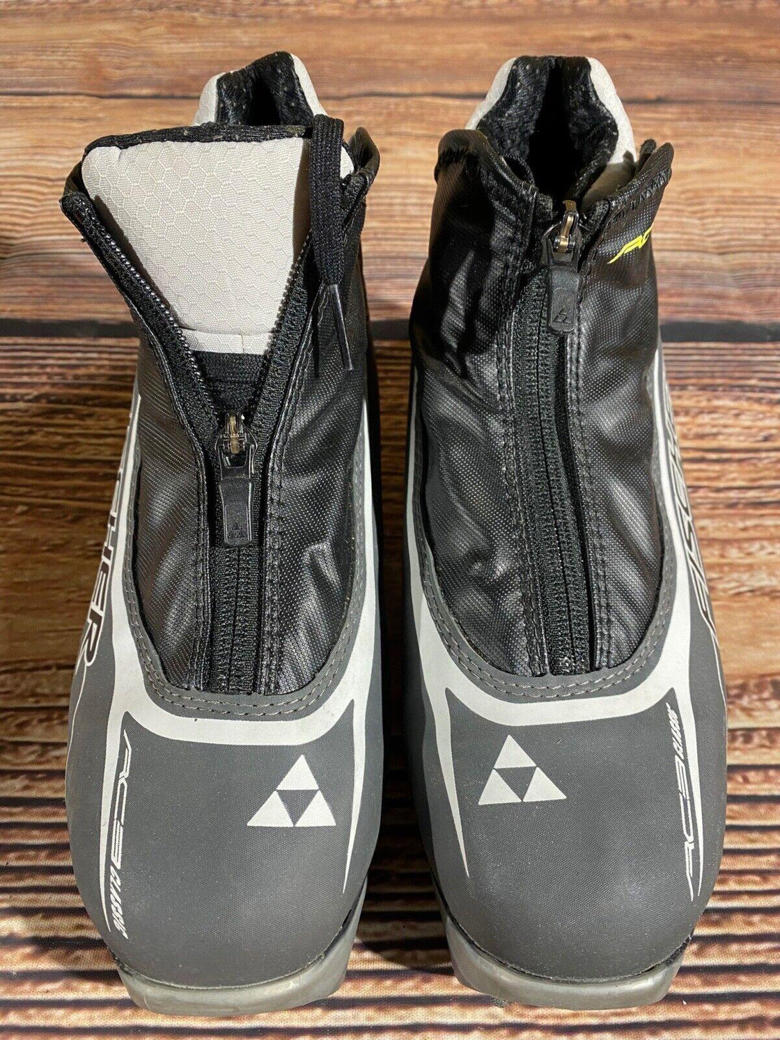 Fischer RC3 Classic Nordic Cross Country Ski Boots Size EU38 US6 for NNN 2450