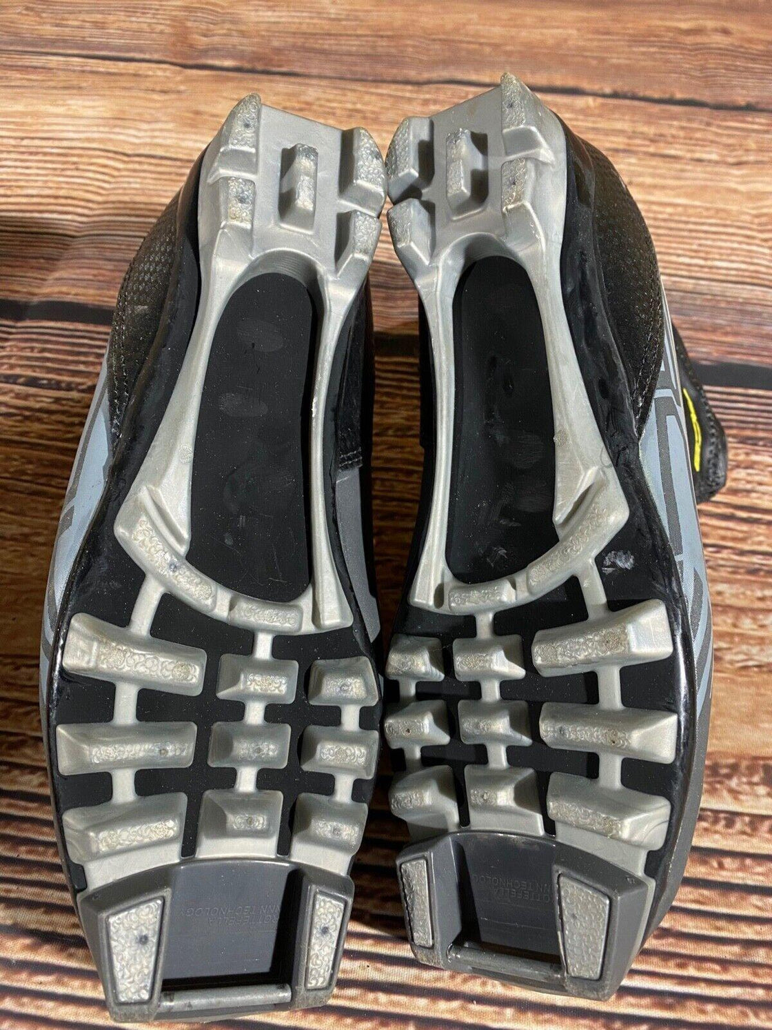 Fischer RC3 Classic Nordic Cross Country Ski Boots Size EU38 US6 for NNN 2450