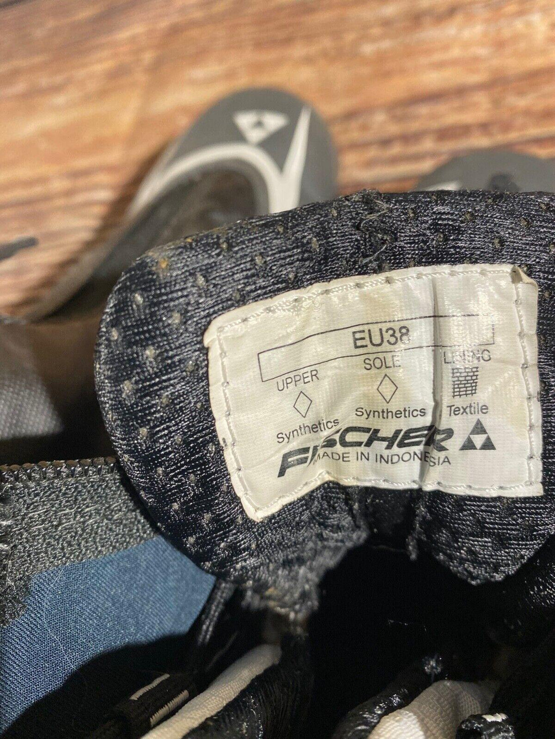 Fischer RC3 Classic Nordic Cross Country Ski Boots Size EU38 US6 for NNN 2450