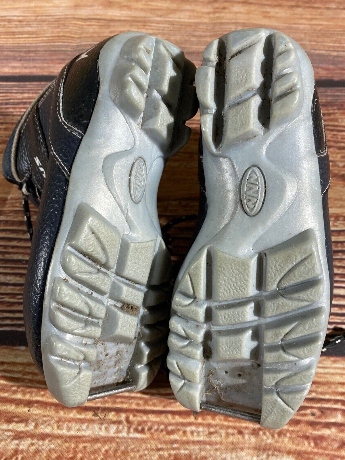 Madshus Holmenkollen Cross Country Ski Boots Classic NNN EU 28 US 10.5 Kids M195