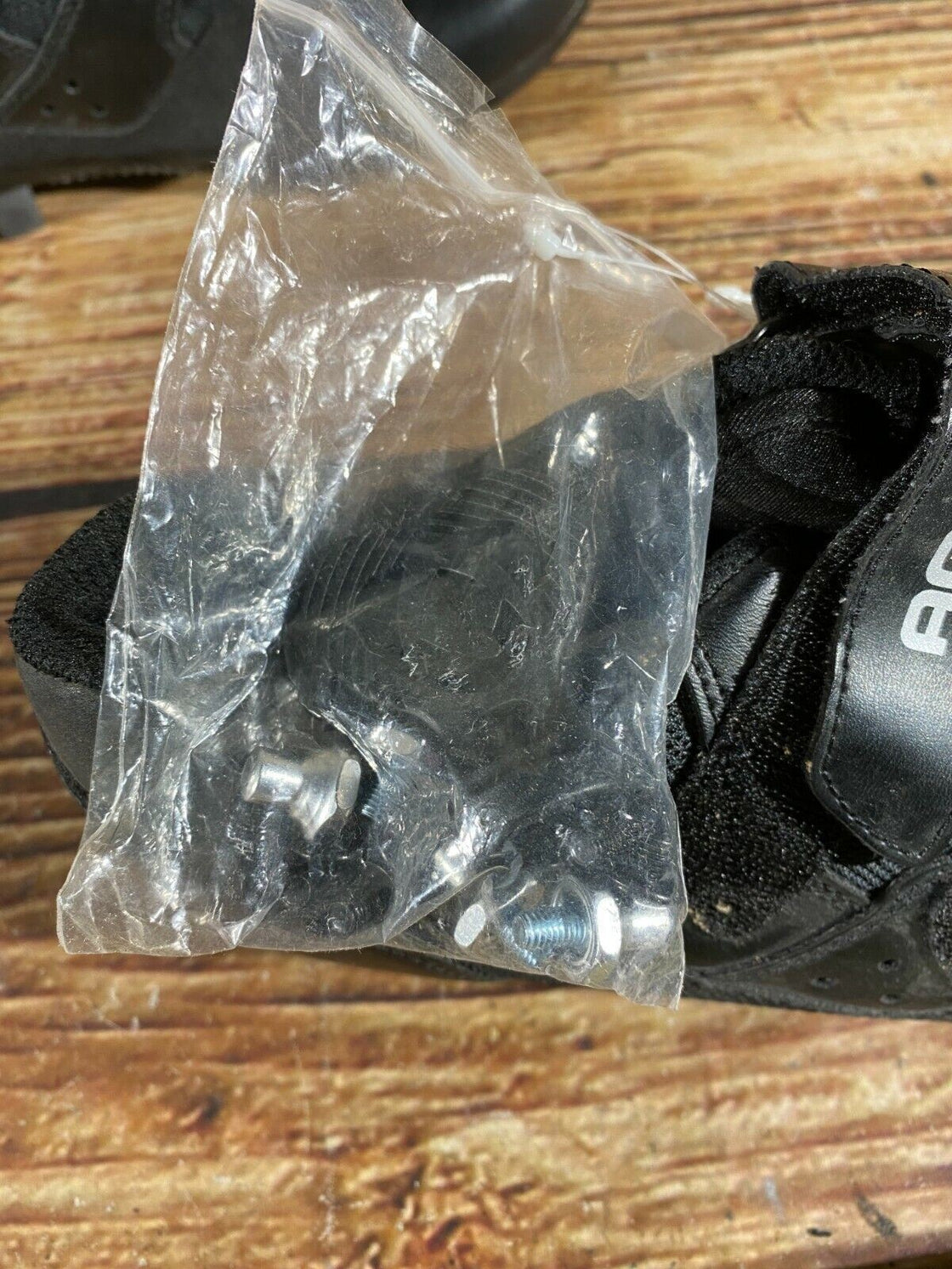 AGU New Cycling MTB Shoes Mountain Biking 2 Bolts EU43 US9.5 Mondo 272 cs1227 Used