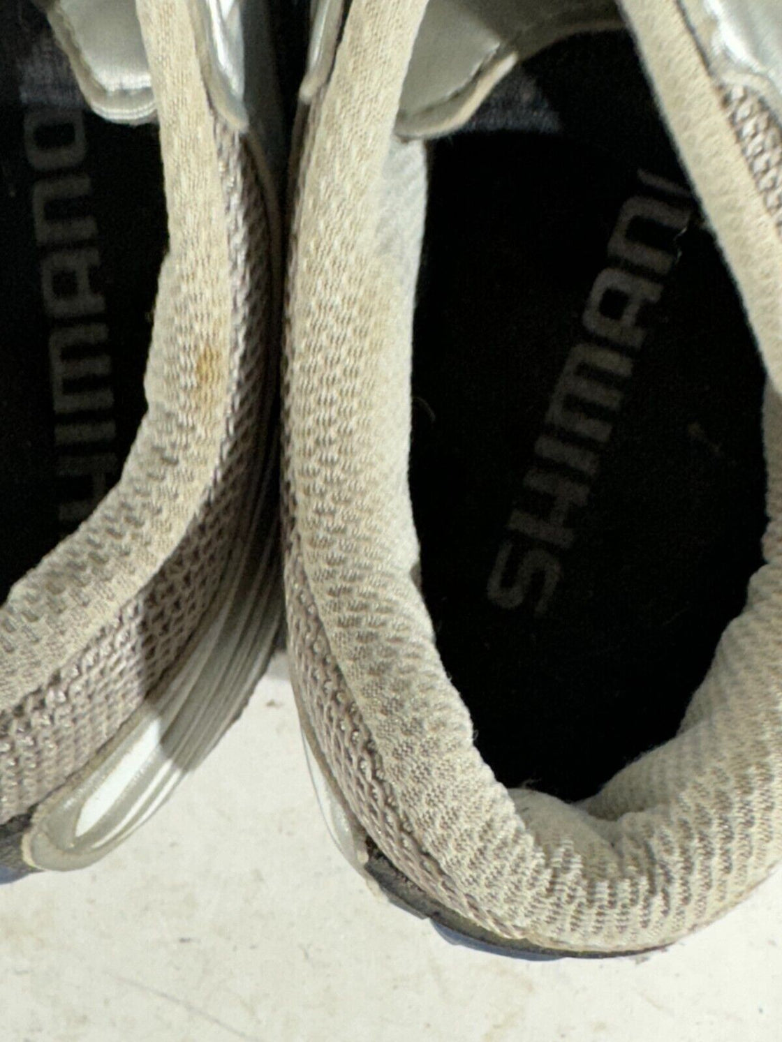 SHIMANO R085 Cycling Road Shoes EU43 US8.9 UK8 Mondo 272 cs558