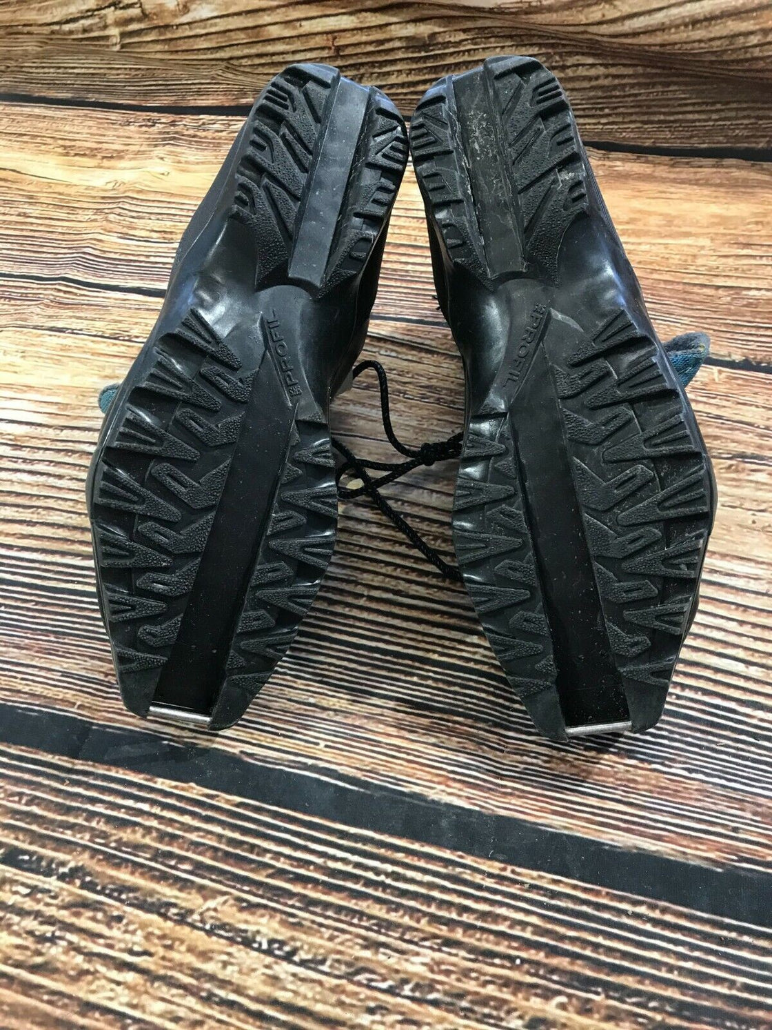 SALOMON Cross Country Ski Boots Size EU42 US9.5 SNS Profil 2188