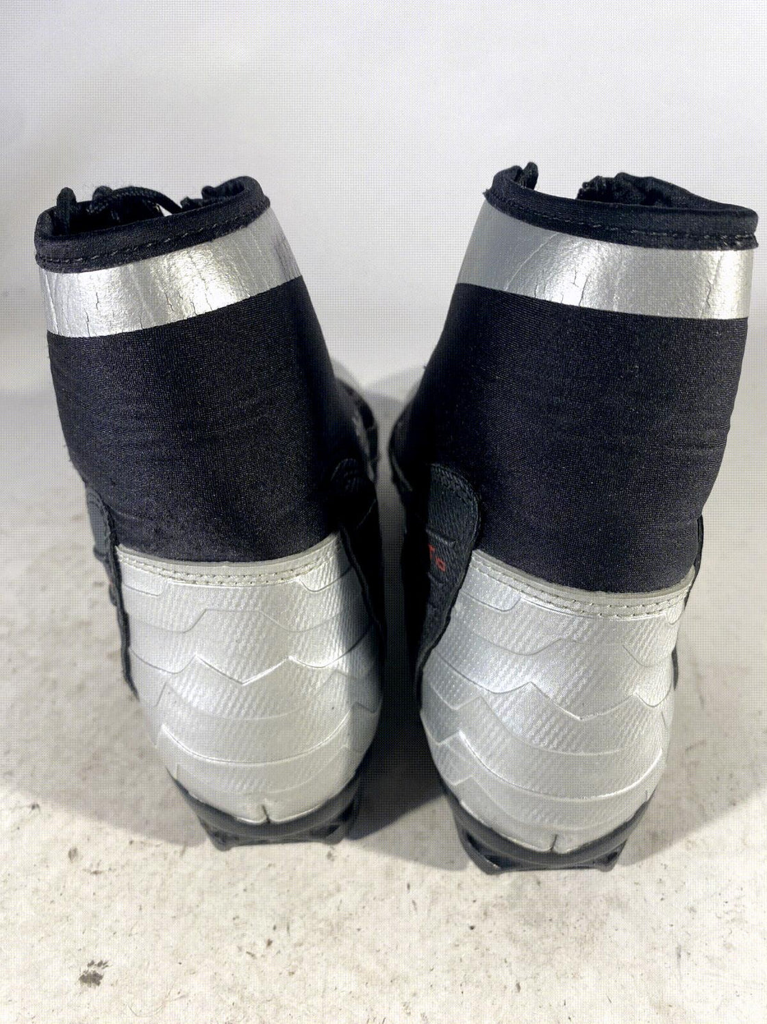 Alpina ST10 Classic Nordic Cross Country Ski Boots Size EU39 US7 for NNN 852