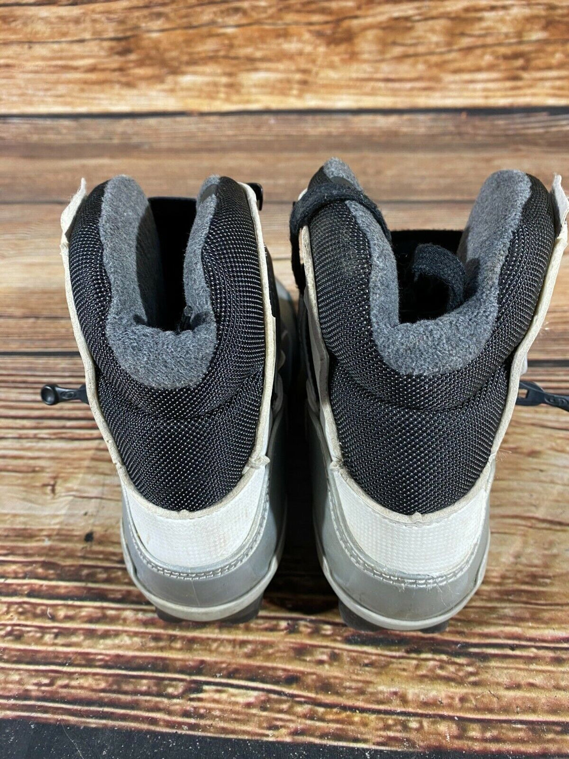 SALOMON Nordic Cross Country Ski Boots Size EU38 US6.5 SNS profil 2256