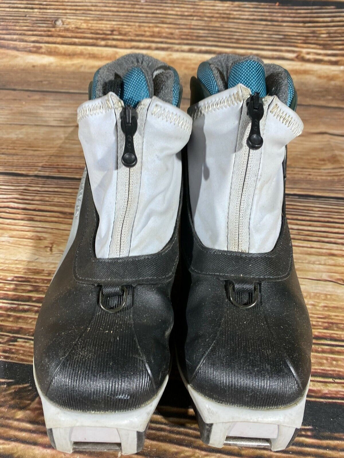 SALOMON Nordic Cross Country Ski Boots Size EU38 US6.5 SNS profil 2109