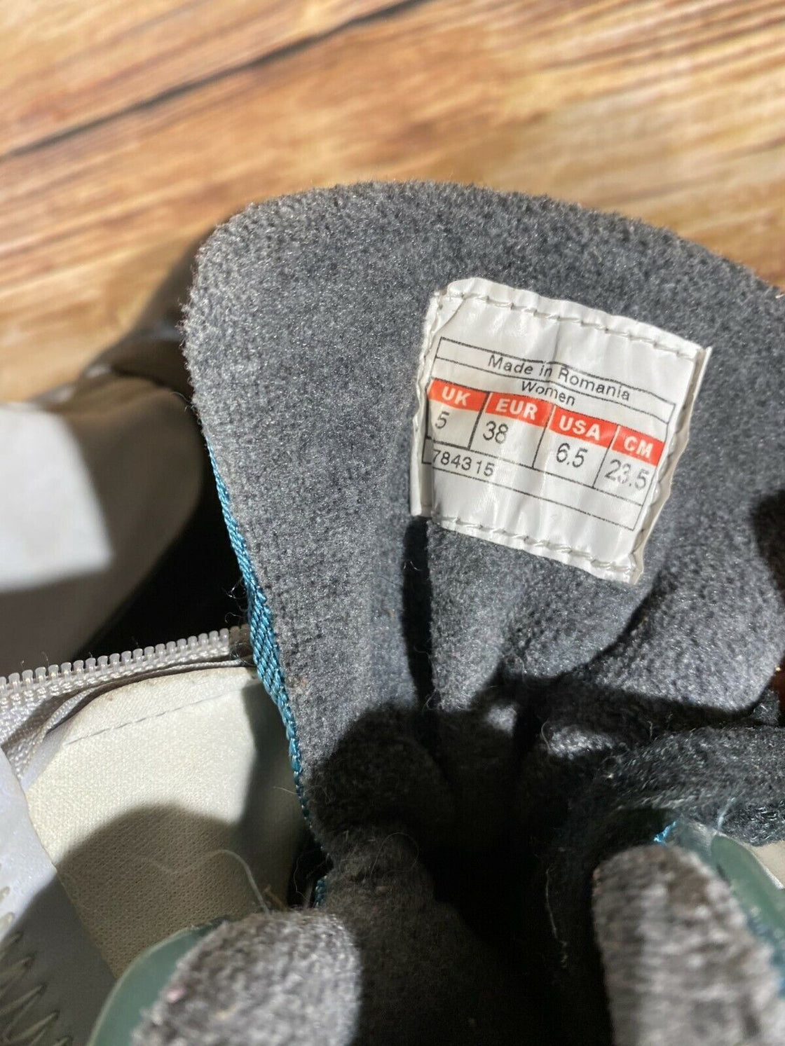 SALOMON Nordic Cross Country Ski Boots Size EU38 US6.5 SNS profil 2109