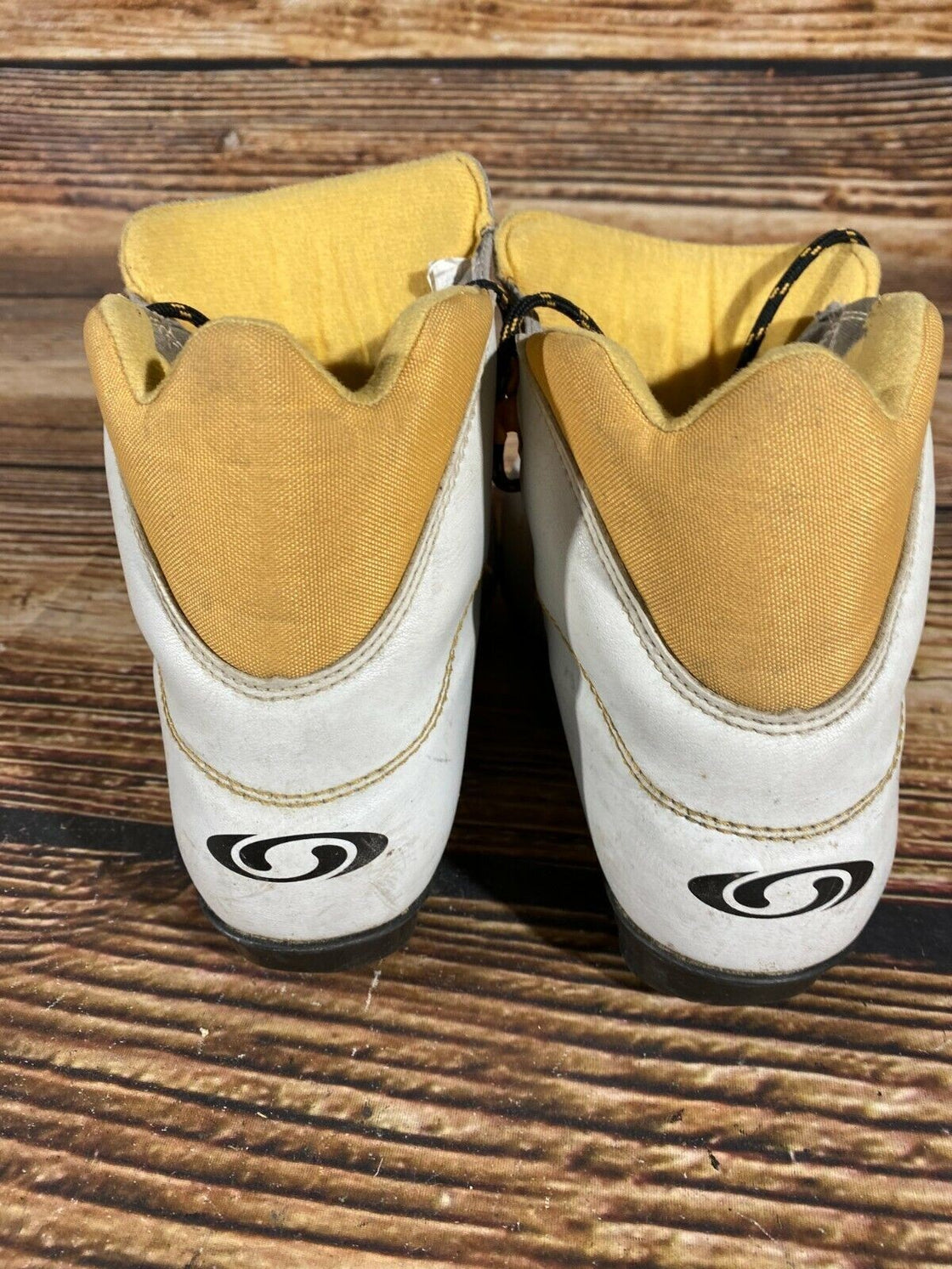 SALOMON Nordic Cross Country Ski Boots Size EU39 US7 SNS profil 2417