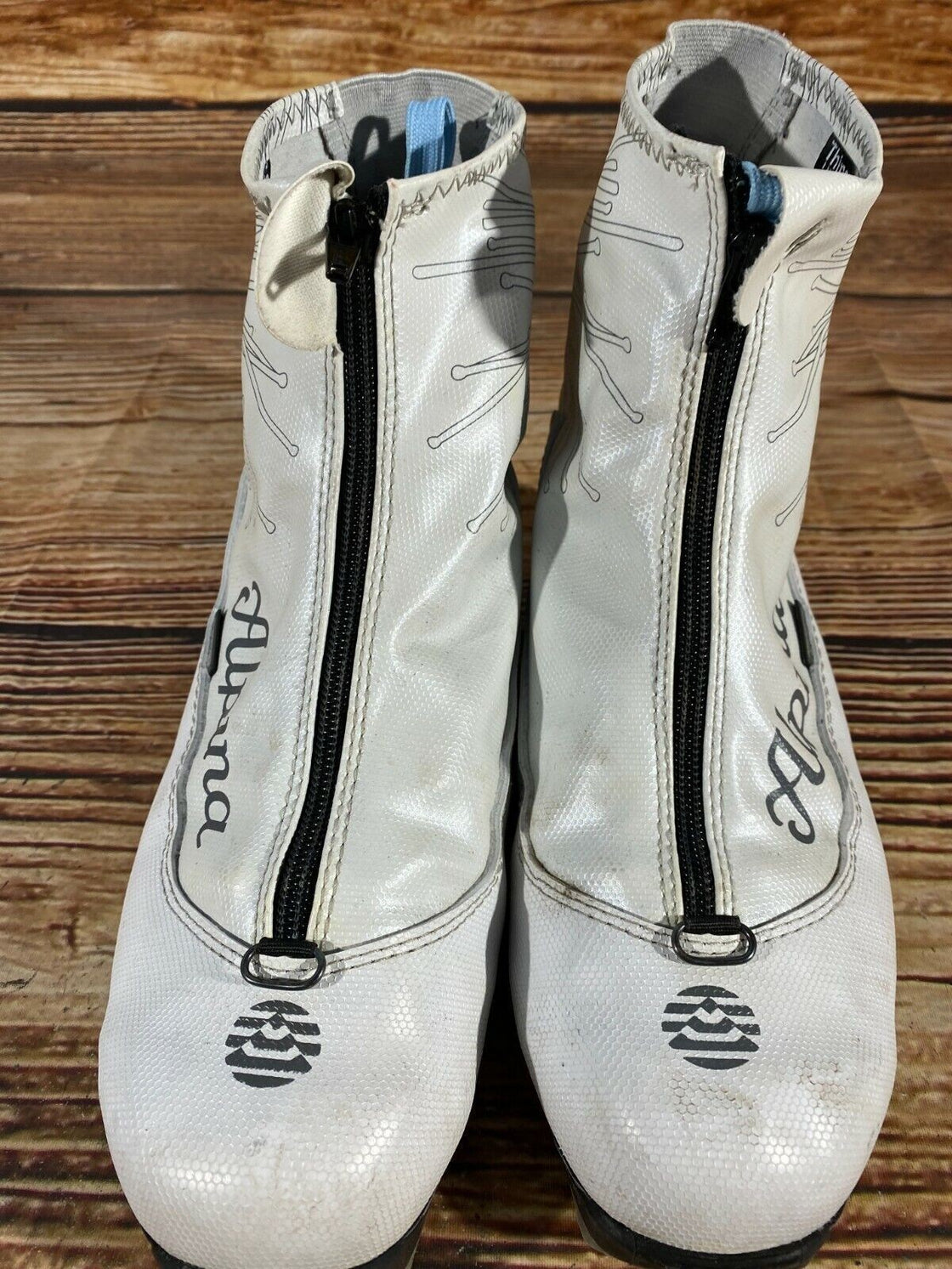 Alpina T28Eve Nordic Cross Country Ski Boots Size EU40 US7.5 NNN bindings 634