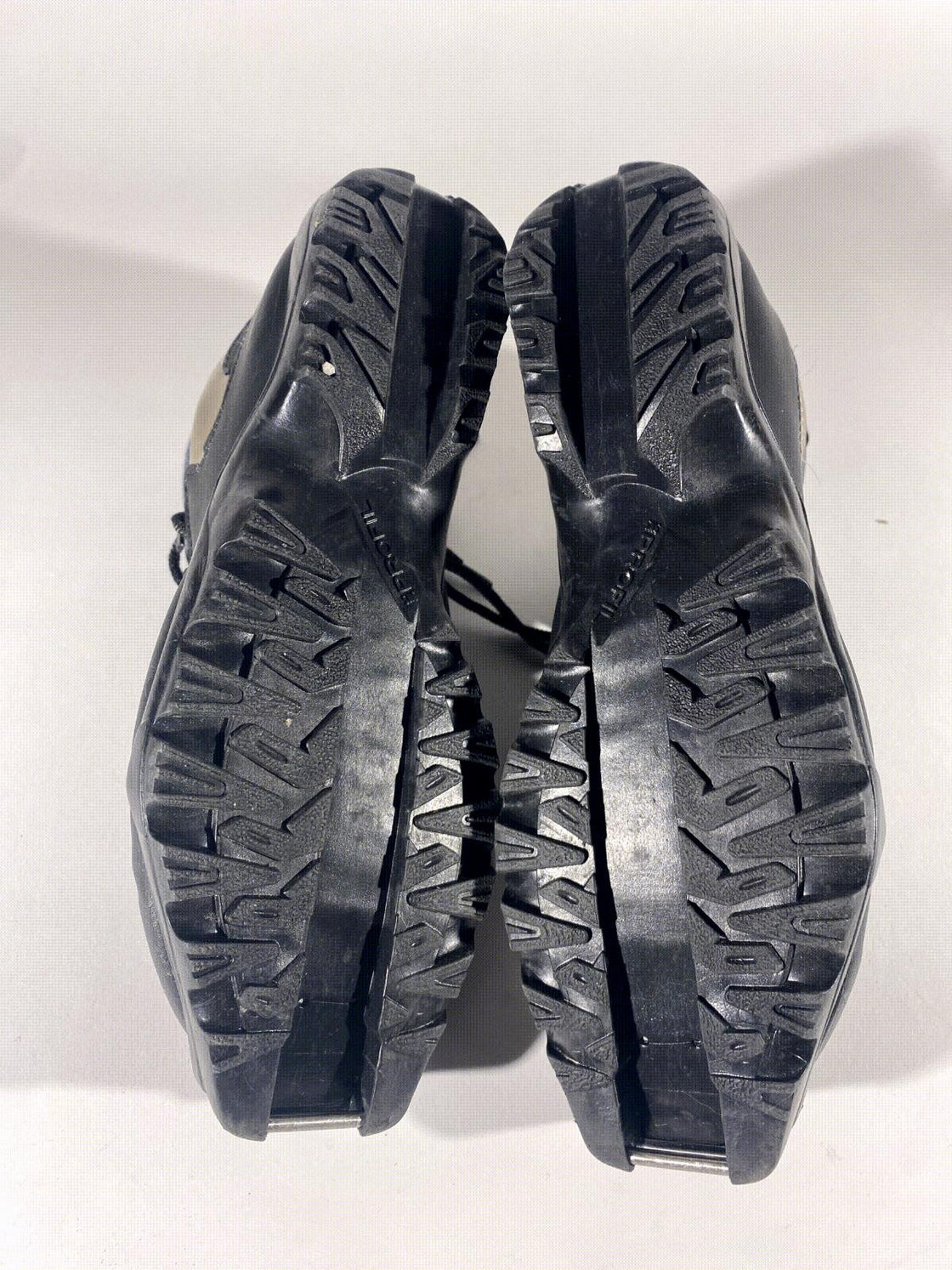 SALOMON Classic Nordic Cross Country Ski Boots Size EU41 US7.5 SNS Profil 2055