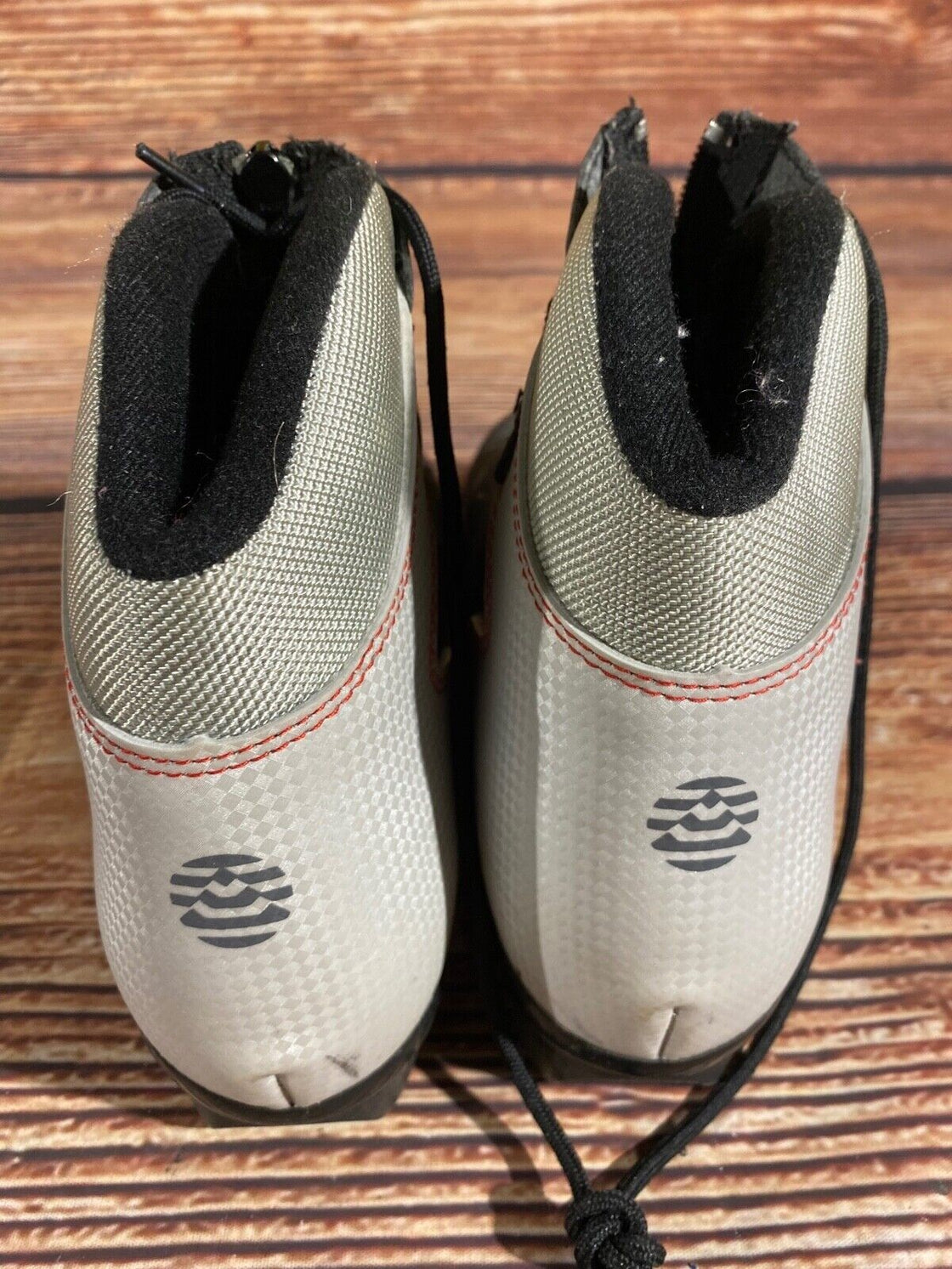 Alpina Touring Nordic Cross Country Ski Boots Size EU39 US7 for NNN 642