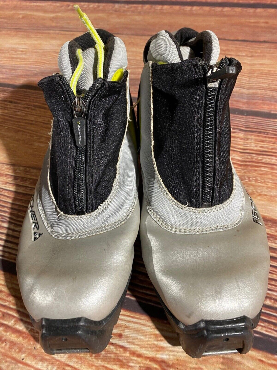 Fischer  Nordic Cross Country Ski Boots Size EU38 US6 SNS Profil 1579