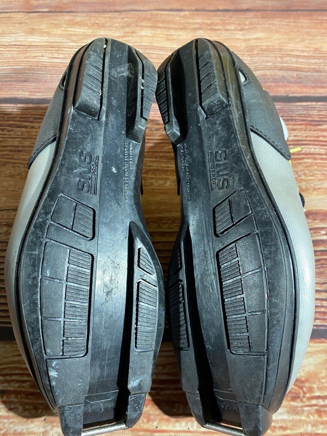 Fischer  Nordic Cross Country Ski Boots Size EU38 US6 SNS Profil 1579