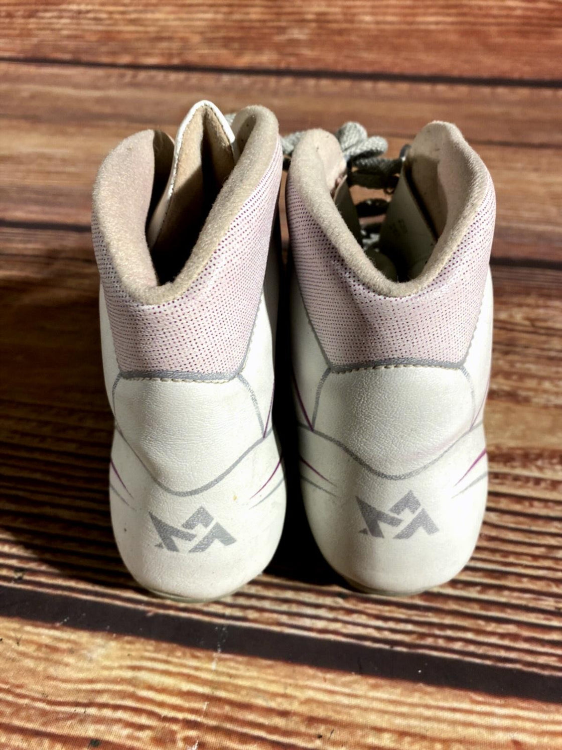 Meindl  Nordic Cross Country Ski Boots Size EU38 US6 SNS Old Bindings 1218