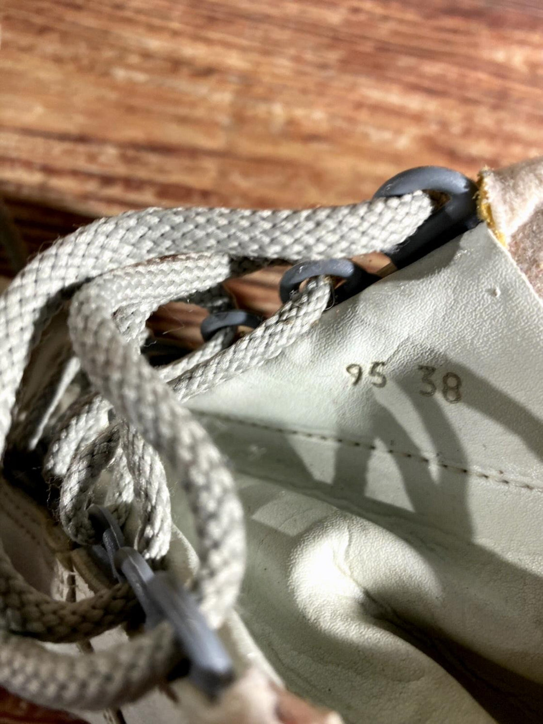 Meindl  Nordic Cross Country Ski Boots Size EU38 US6 SNS Old Bindings 1218