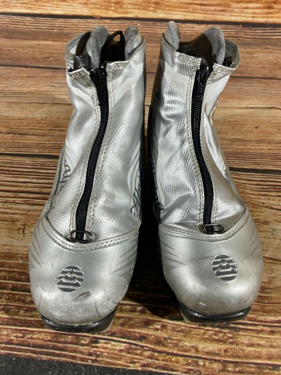 Alpina Eve28G Nordic Cross Country Ski Boots Size EU39 US8 for NNN 781