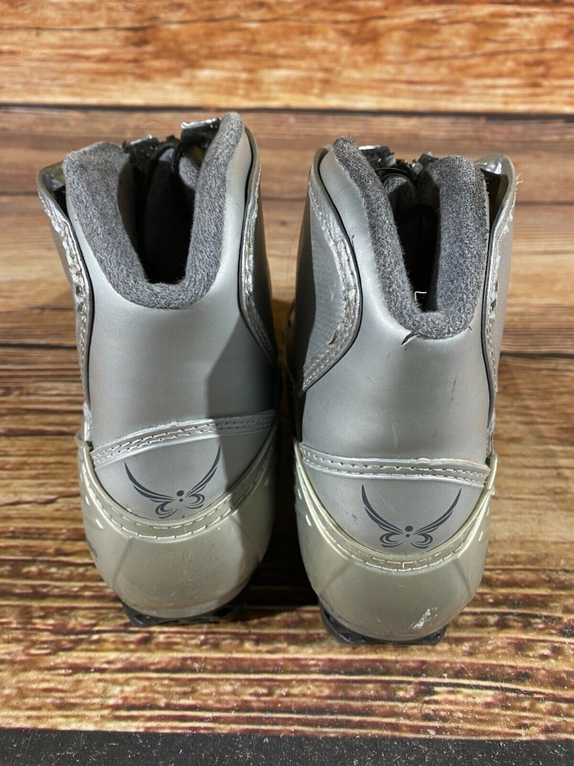 Alpina Eve28G Nordic Cross Country Ski Boots Size EU39 US8 for NNN 781