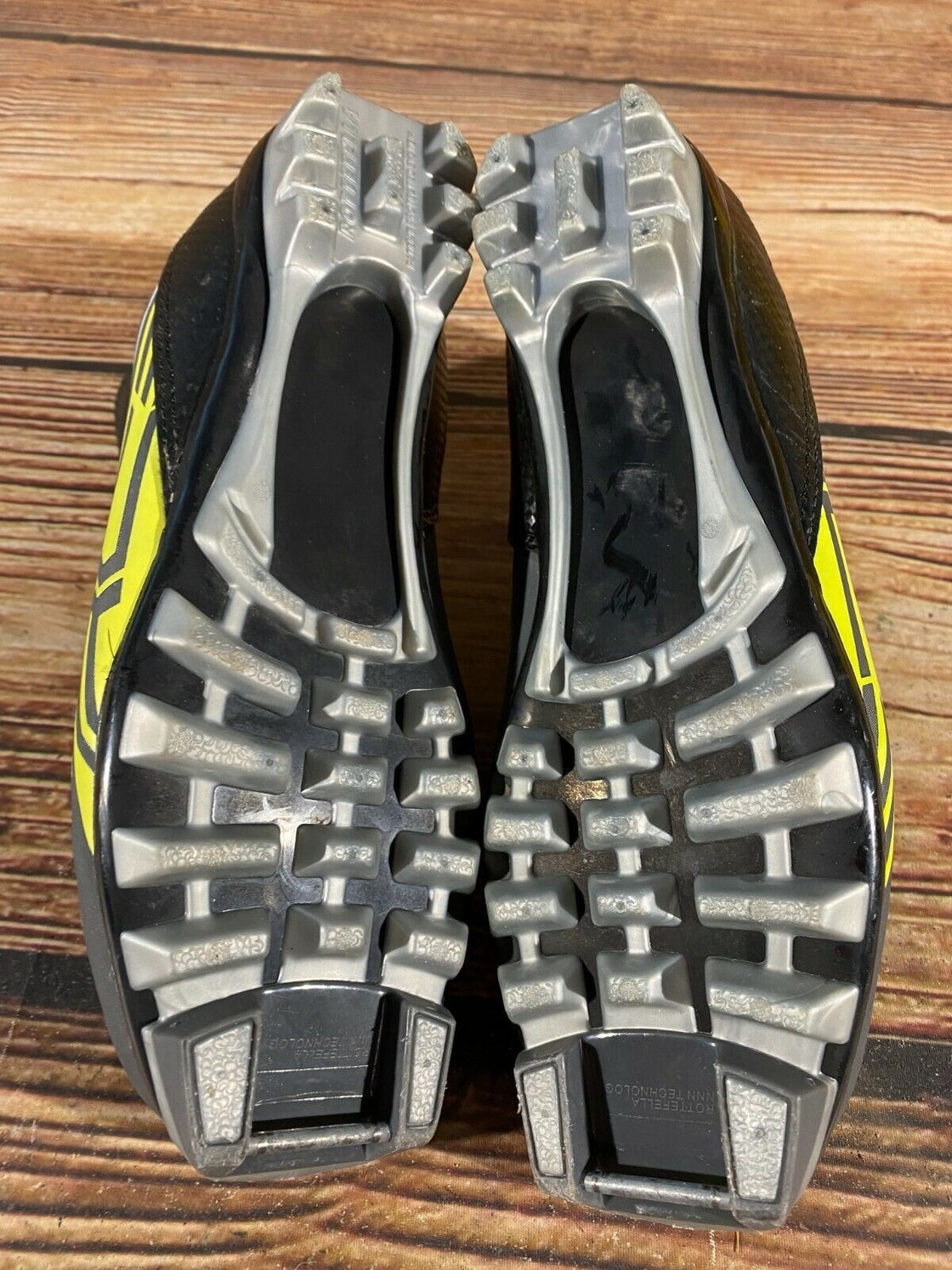 Fischer RC3 Classic Cross Country Ski Boots Size EU40 US7.5 NNN binding 1559