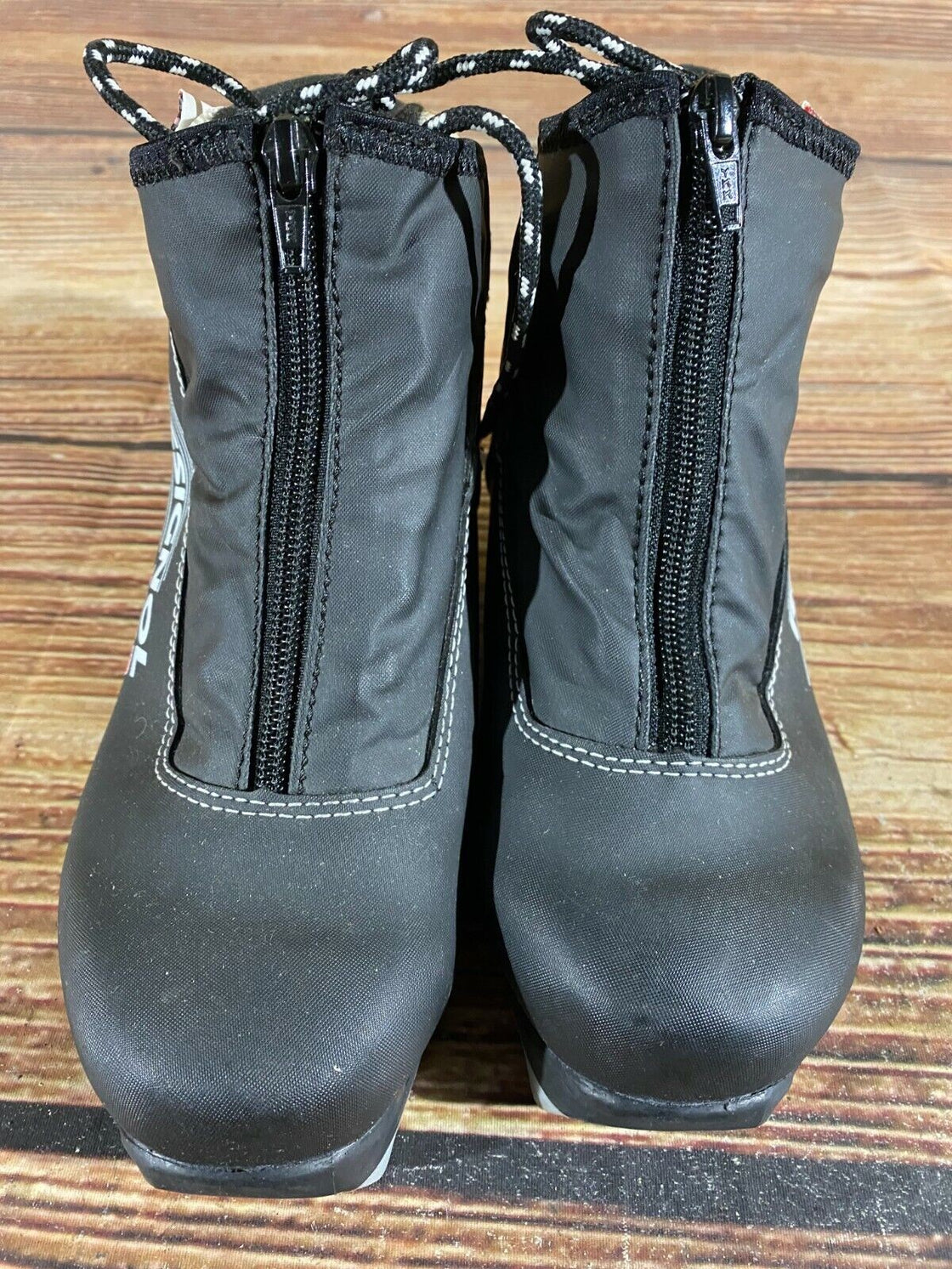 Rossignol X-Tour Ultra Nordic Cross Country Ski Boots Size EU37 US5 NNN 1957