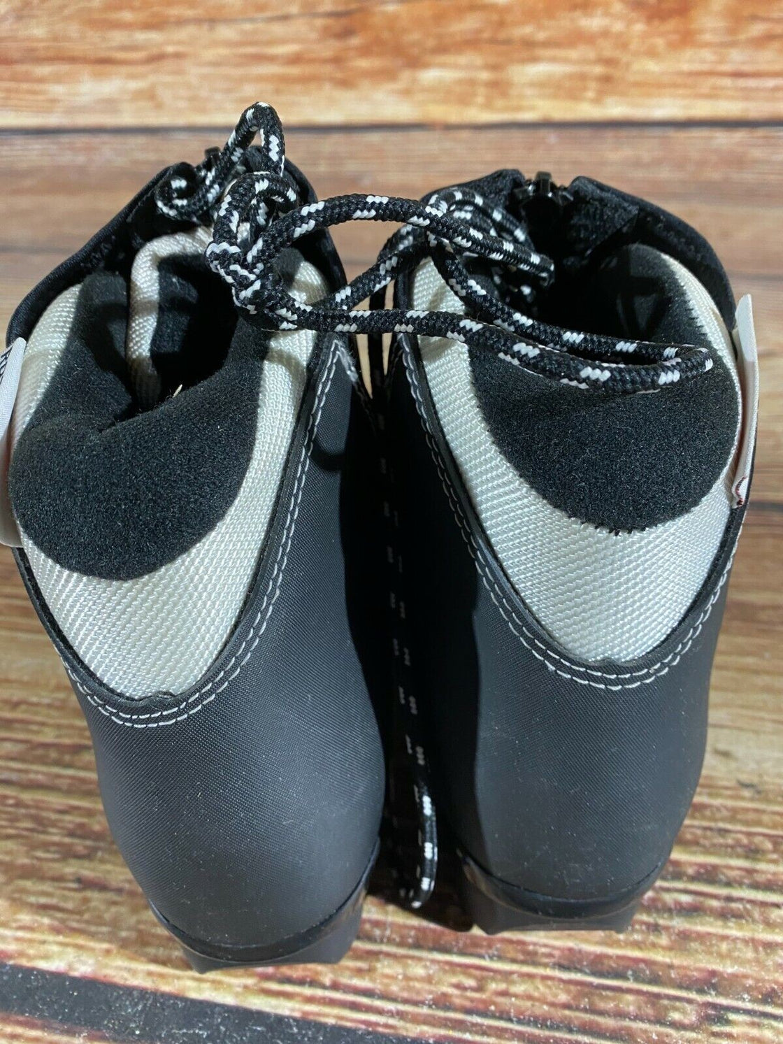 Rossignol X-Tour Ultra Nordic Cross Country Ski Boots Size EU37 US5 NNN 1957