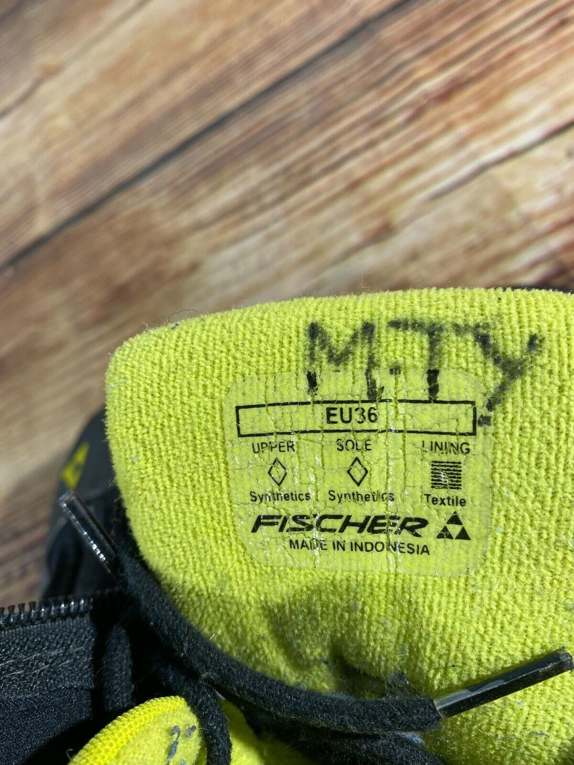 Fischer Ultimate Kids Nordic Cross Country Ski Boots Size EU36 US4.5 NNN F-19